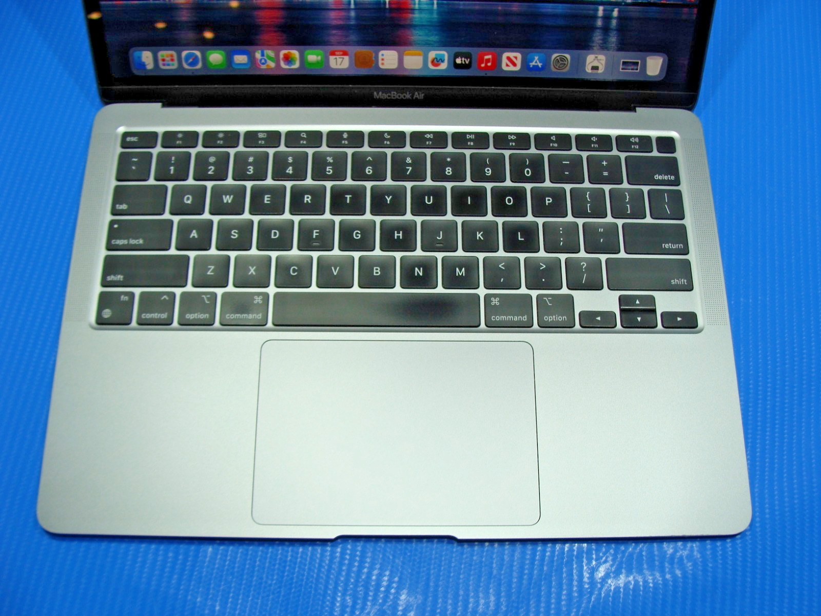 Apple MacBook Air A2337 (2020) 13.3″ M1 8CPU/8GPU 8GB 512GB OS Sonoma MGN73LL/A