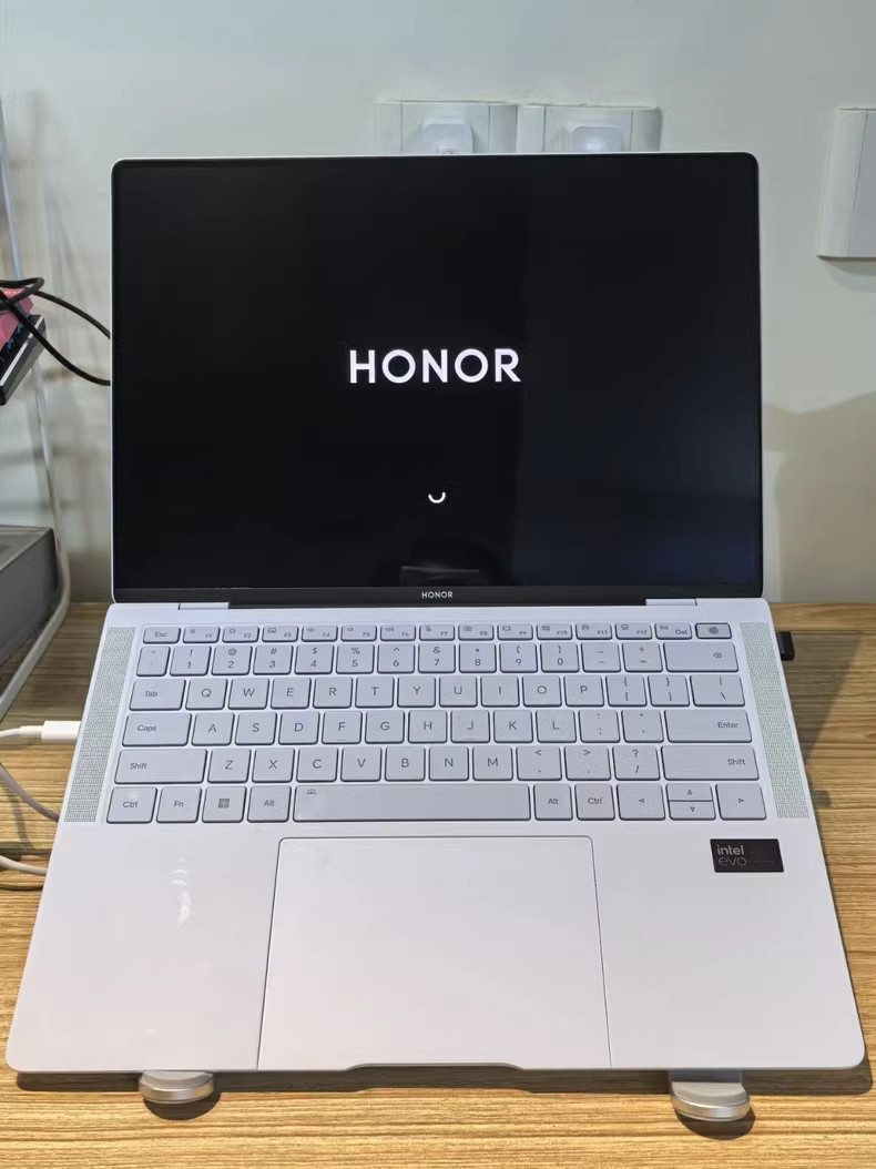 honor magicbook art 14 2024 16G +1T 3120*2080 Windows 11 Multicolor