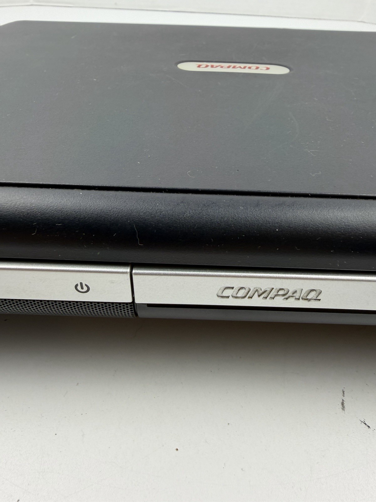COMPAQ Presario R3000 | Laptop | Windows XP Professional | With power Cord