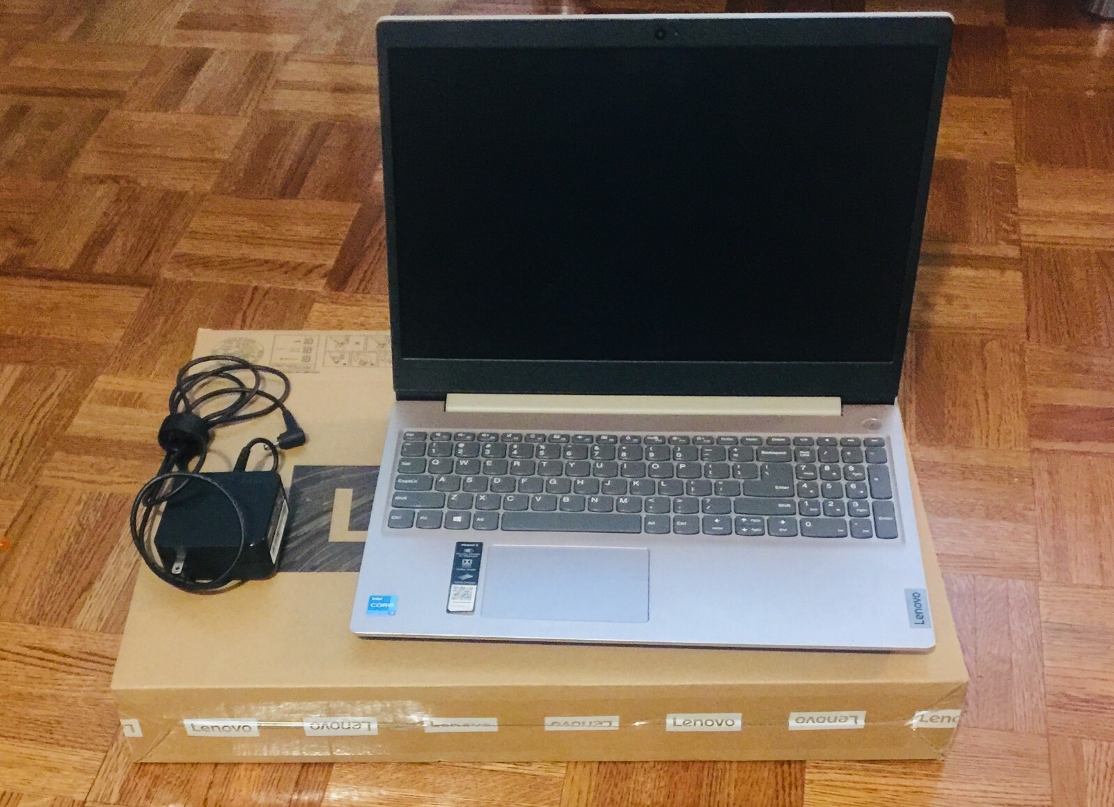 Lenovo IdeaPad 3 15.6″ (256GB SSD, Intel Core i3 11th Gen., 3.00 GHz, 8GB)…