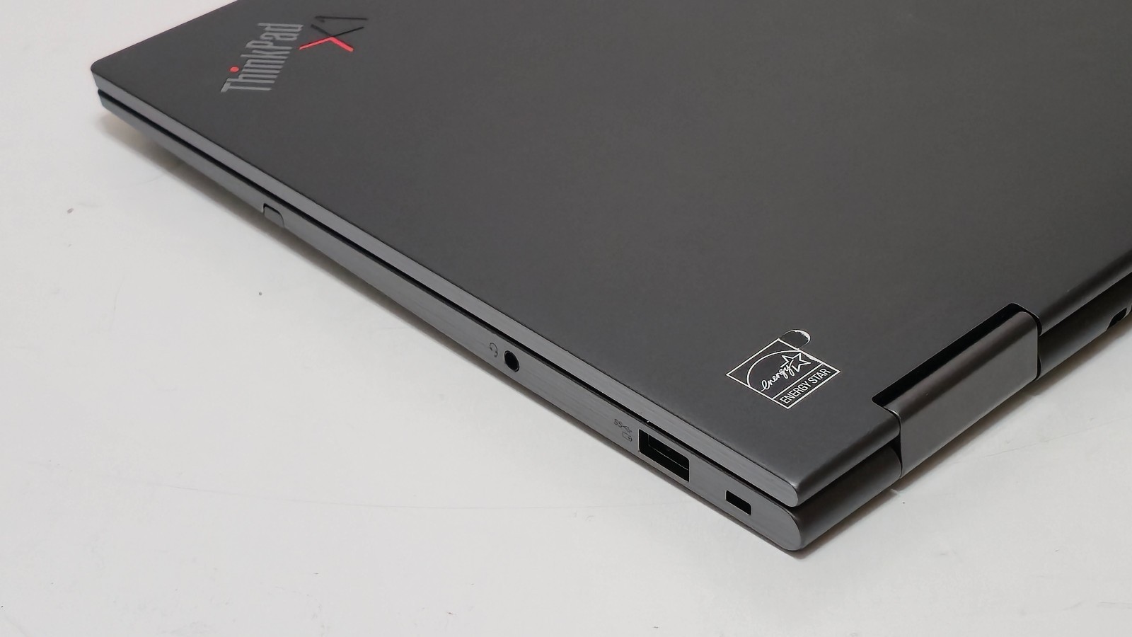 Lenovo ThinkPad X1 Yoga Gen 8 (i7-1365U CPU, 32 GB RAM 1 TB SSD) 14″ UHD Touch