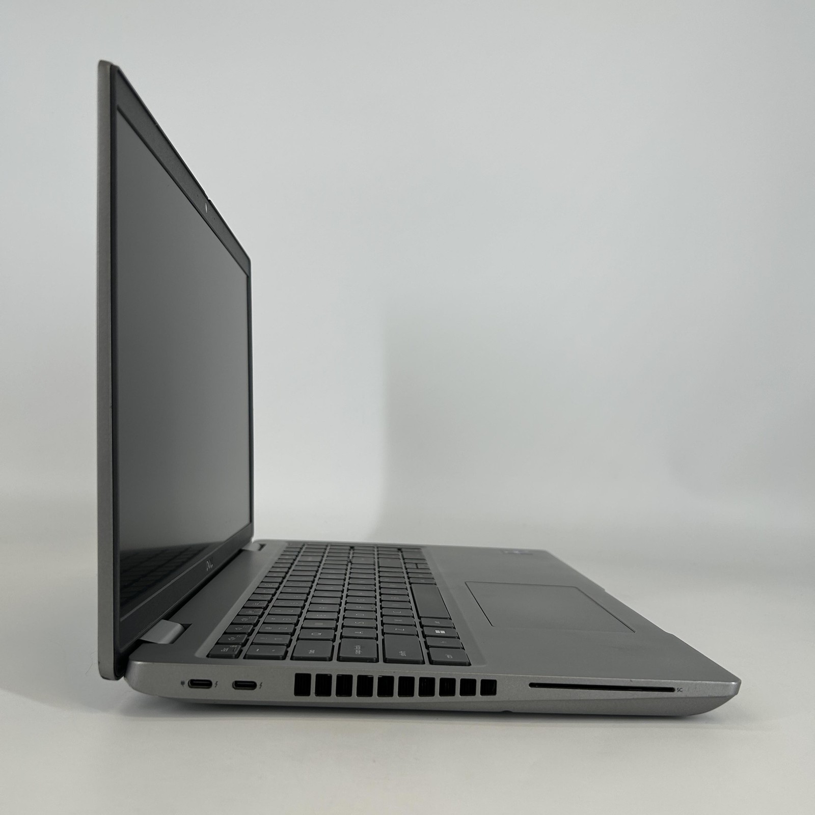 Dell Latitude 5531 15.6 Gray FHD 2.2 GHz i5-12600H 8GB RAM 256GB SSD Good