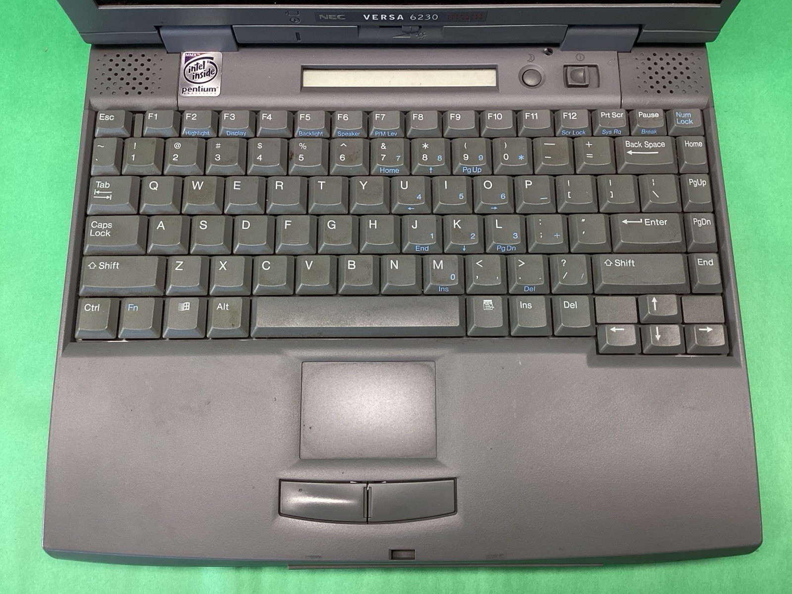 NEC Versa 6230 Vintage Windows 95 Laptop – NO HARD DRIVE – UNTESTED