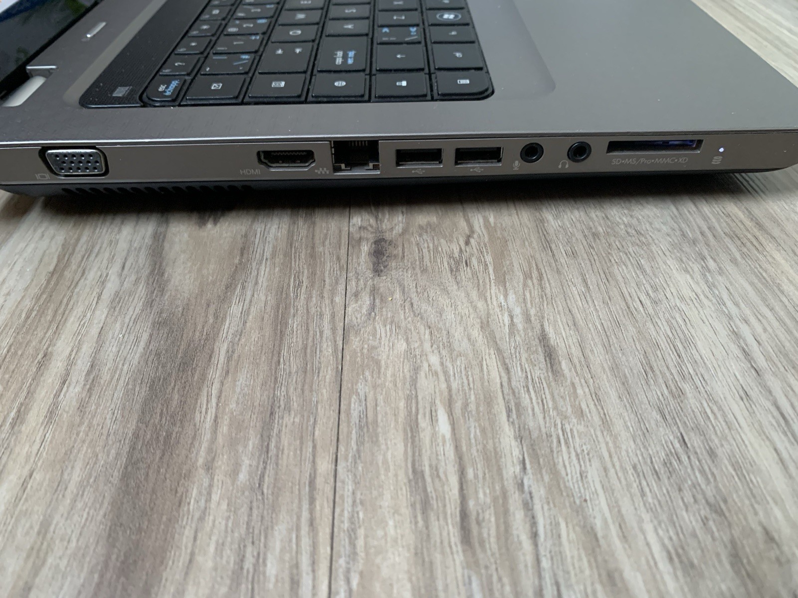 HP G62 14″ AMD Athlon II P320 2.10GHz /3GB RAM / 238GB SSD Win 10 DVDRAM
