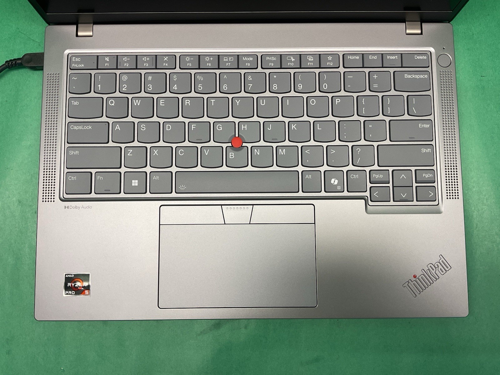 Lenovo ThinkPad T14 Gen 5 14″ – Powers On – NO HARD DRIVE- Untested