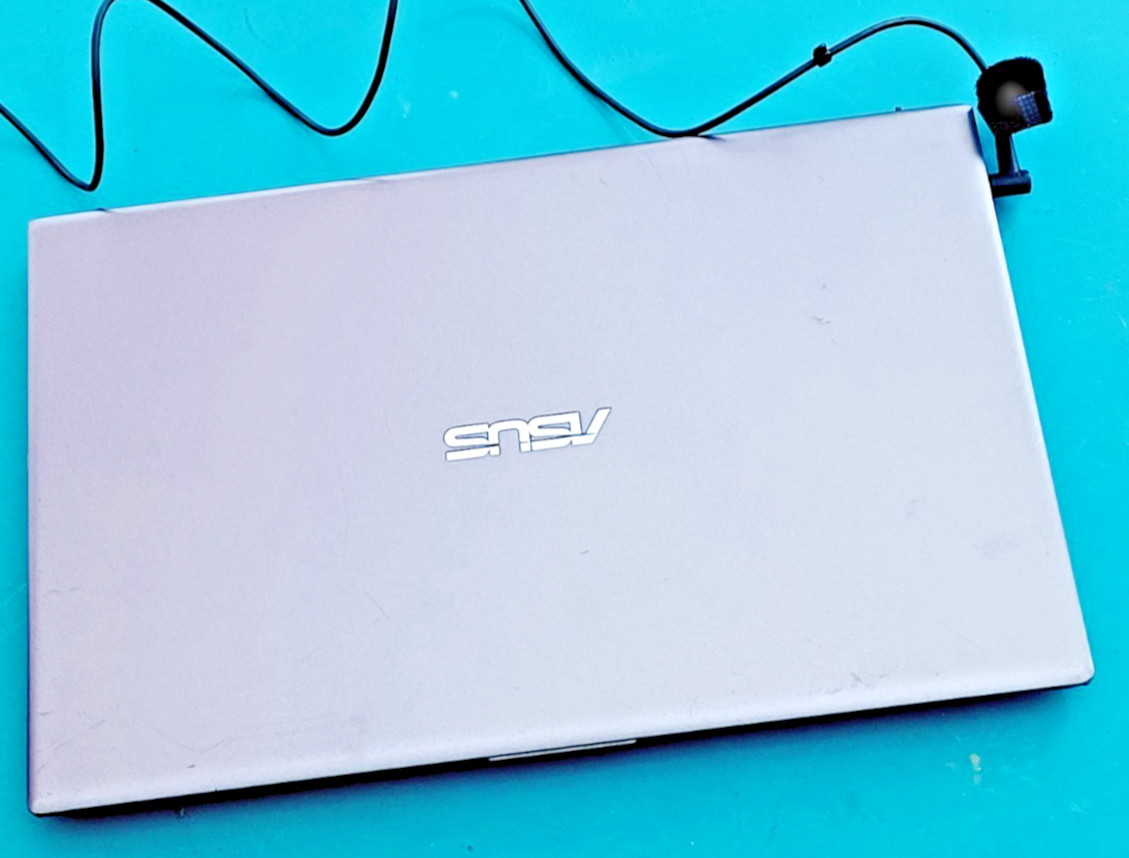 ASUS Vivobook 1G4 1.70 GHz 128GB SSD 8GB RAM Laptop (Silver)