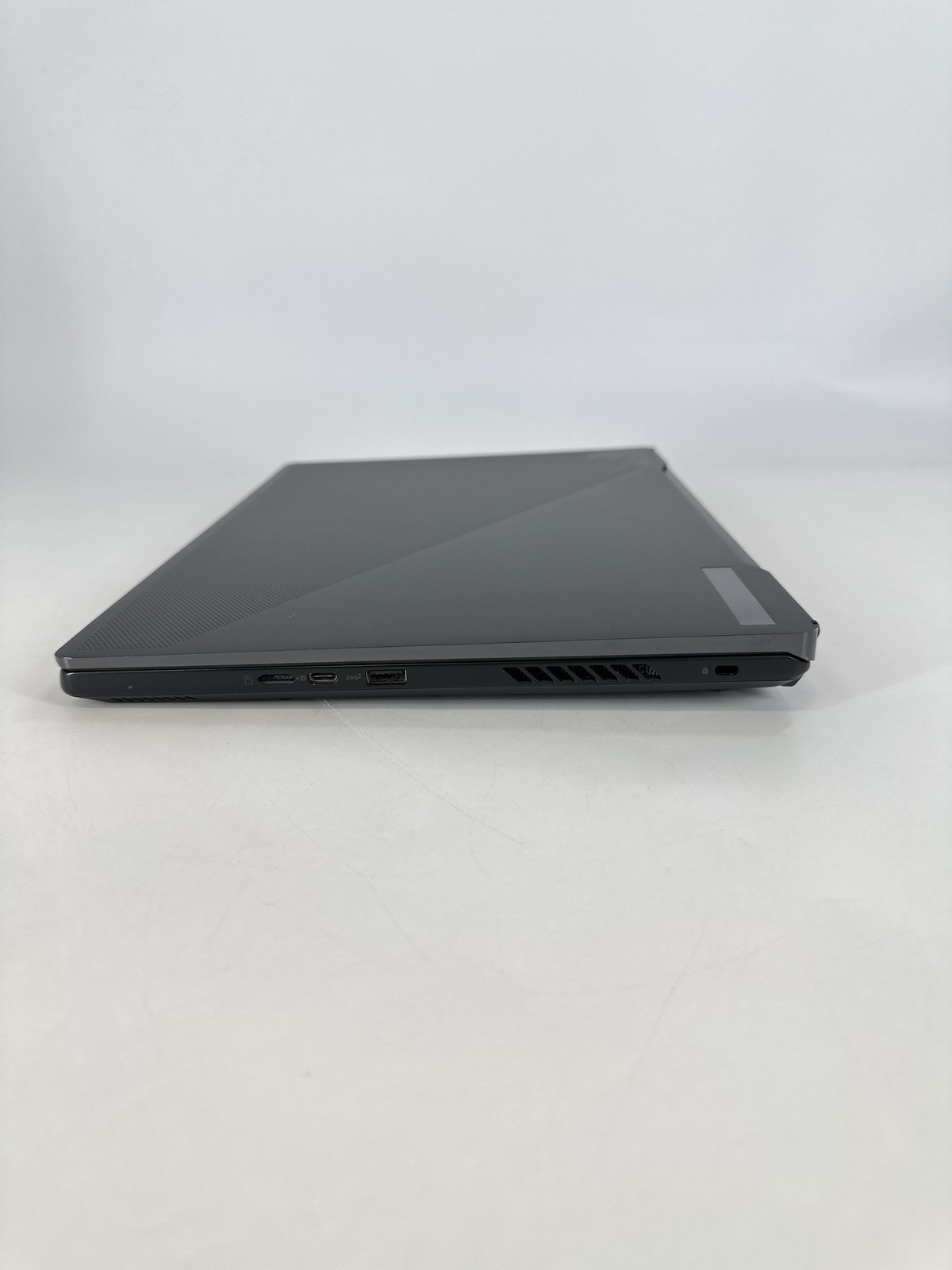 Asus ROG Zephyrus M16 GU604 240Hz QHD+ 2.6GHz i9-13900H 16GB 1TB SSD RTX 4070