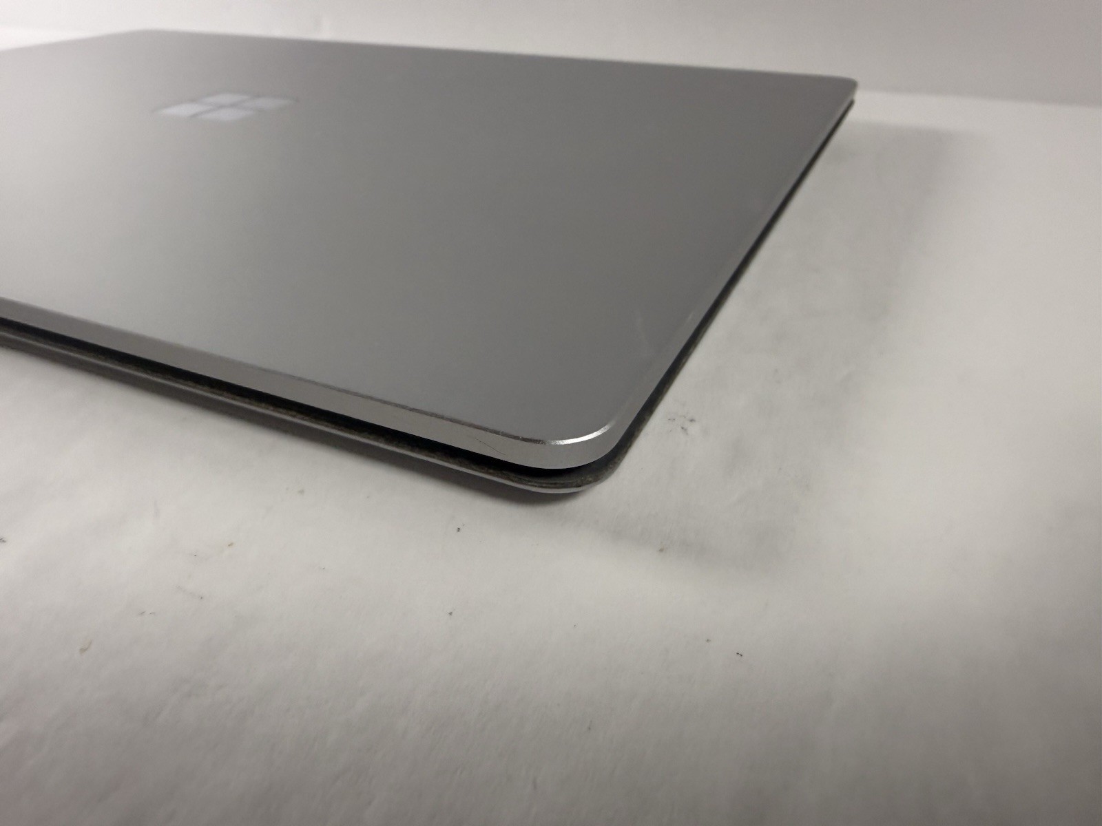 Microsoft Surface Laptop 5 13.5” 1950 Intel Core i7-1265U 16GB RAM 512GB NVME