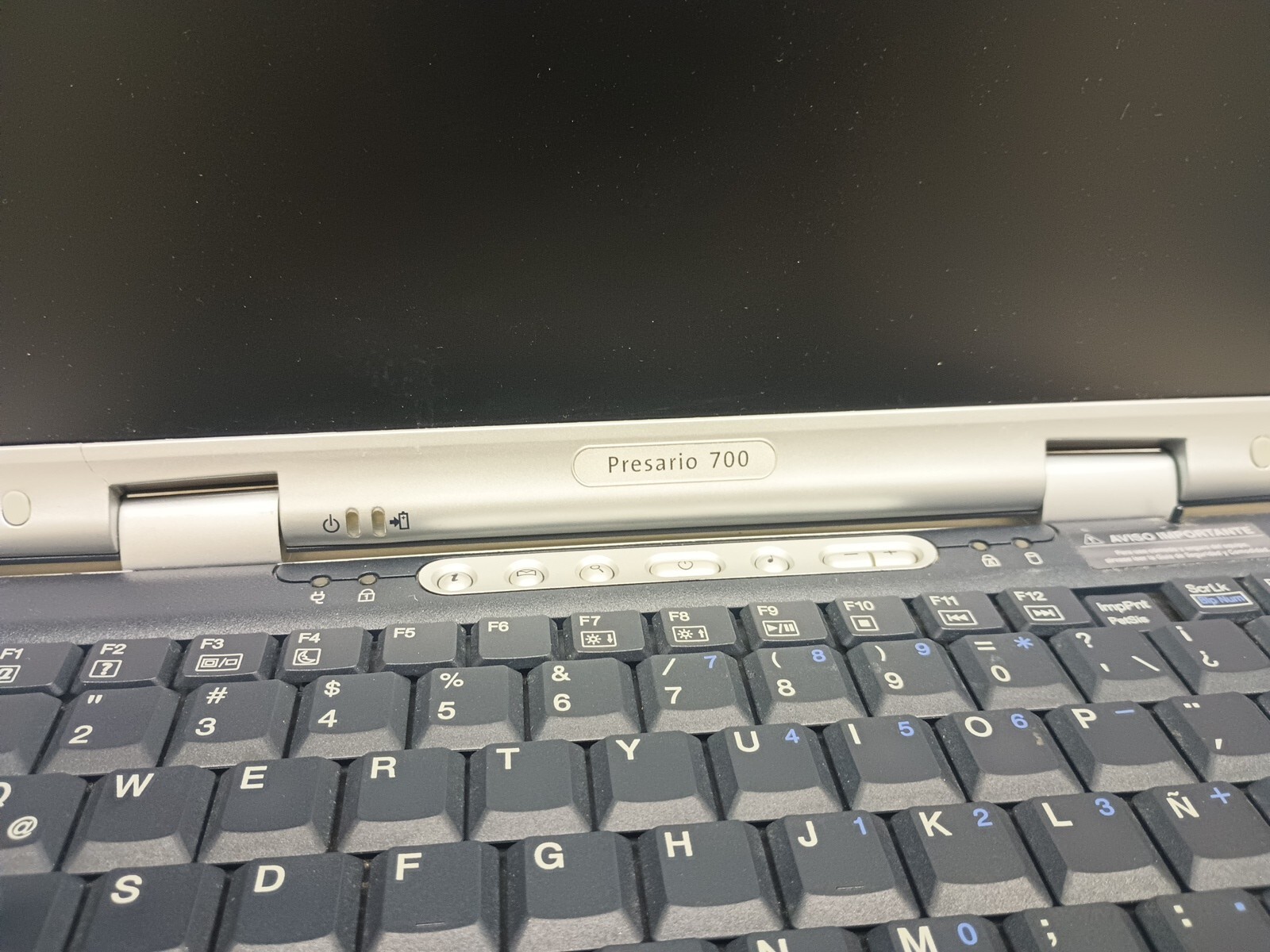Compaq Presario 700 14.1 Inch Laptop CM2130 Model 725LA For Parts Or Repair