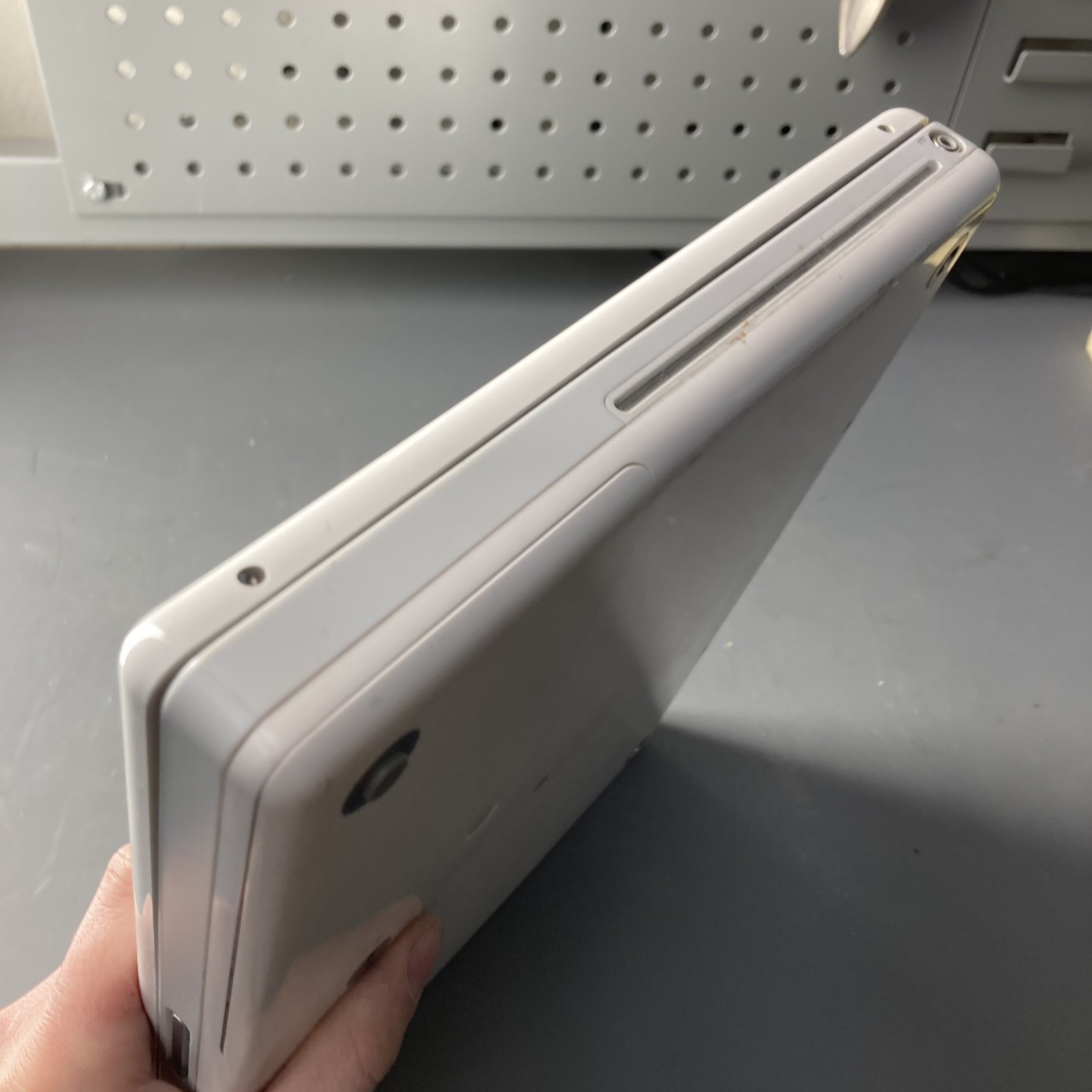 Apple iBook A1054 G4 PowerPC@1.20GHz 1.25GB Ram 30GB HDD OS 109 Battery Cycles