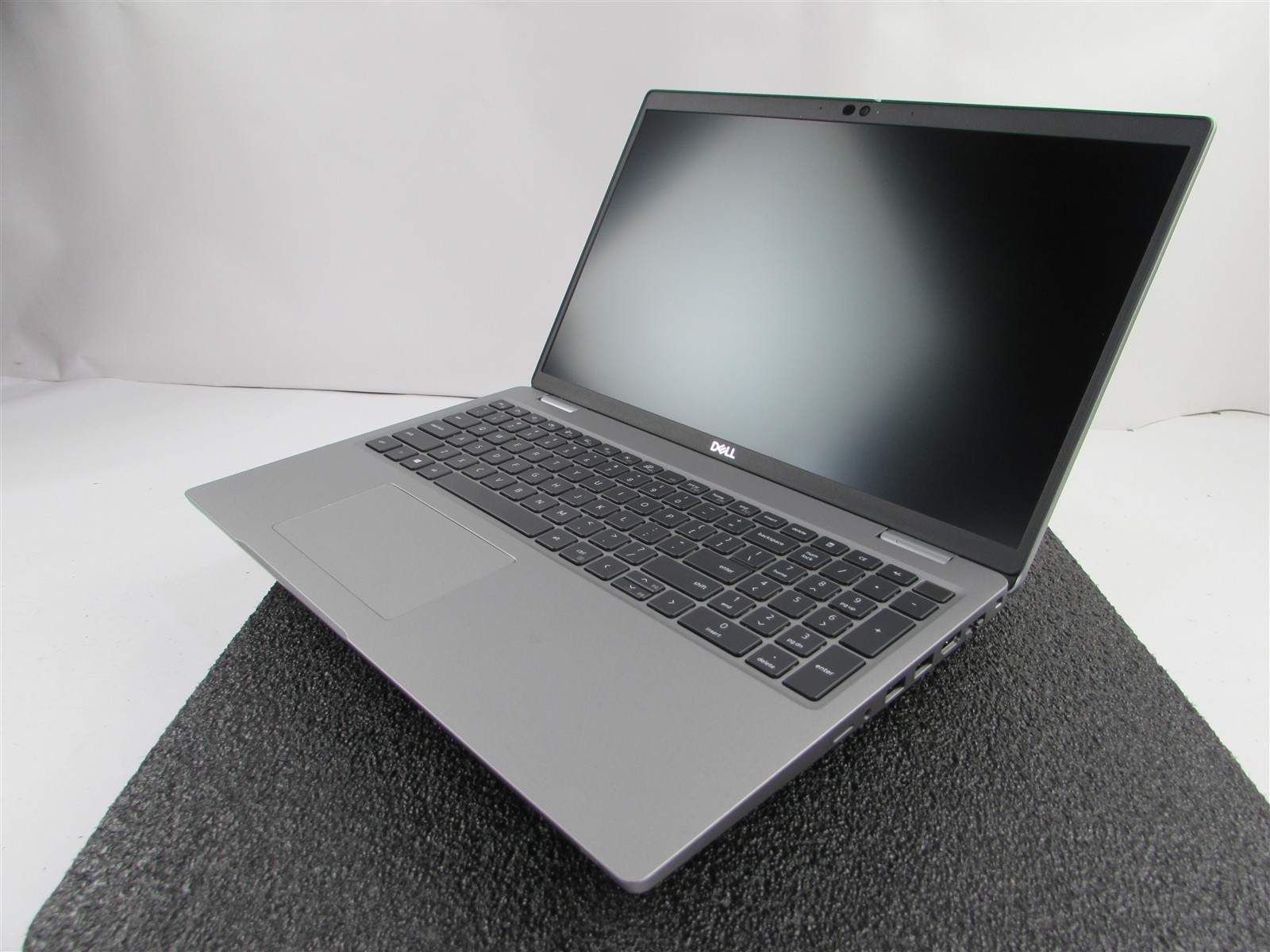DELL LATITUDE 5520 1920X1080 FHD CORE I7-1185G7 NO SSD NO RAM NO O.S