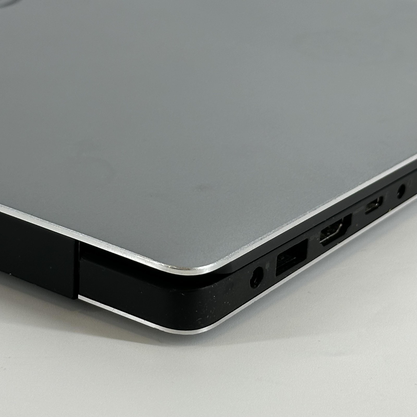 Dell XPS 15 9550 4K TOUCH i7-6700HQ 2.60GHz 32GB 1TB SSD GTX 960M – Bad Battery