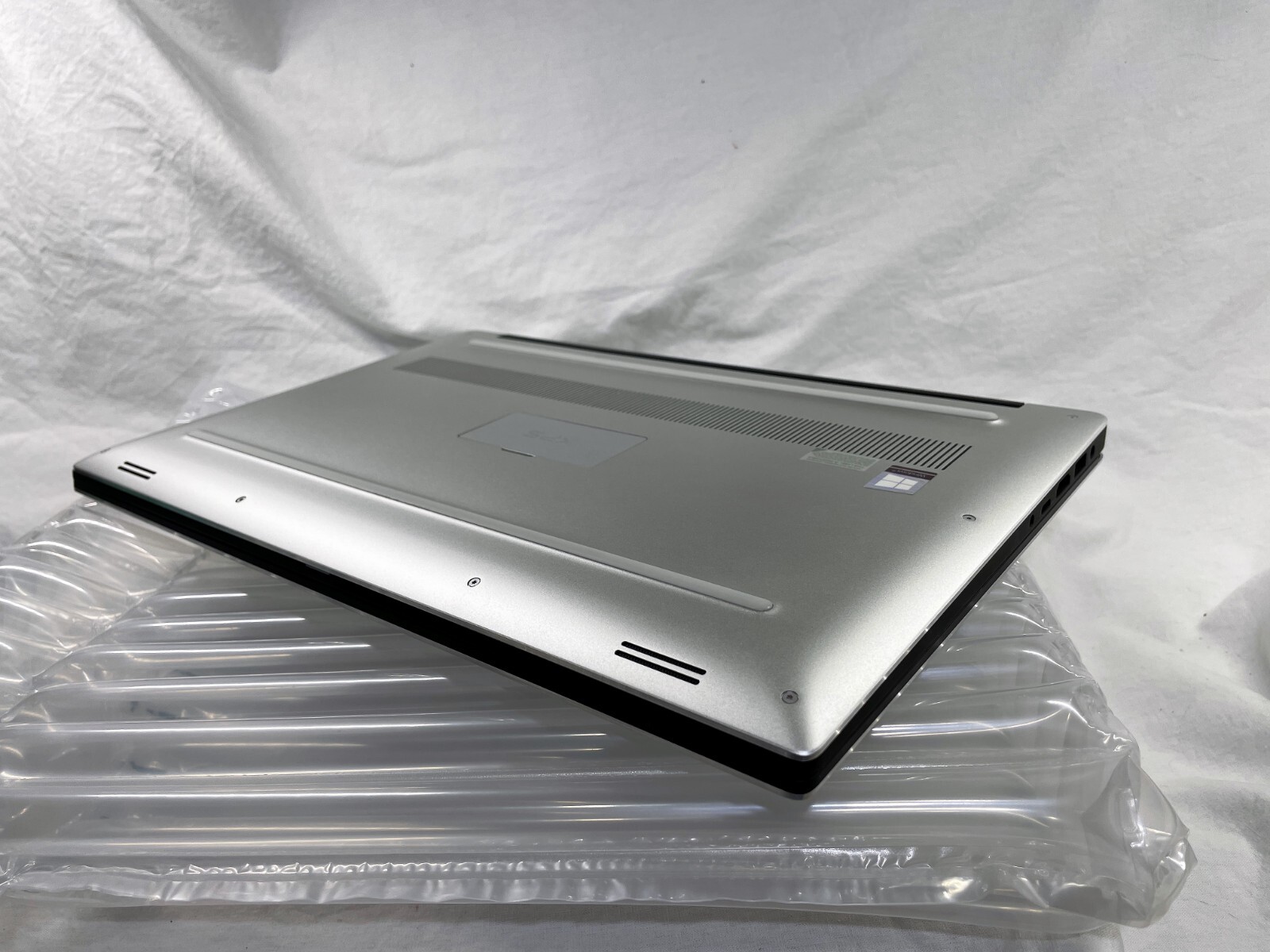 Dell XPS 15 7590 | i9-9980HK 2.4GHz | 4K OLED | 2TB | 32GB | Grade A