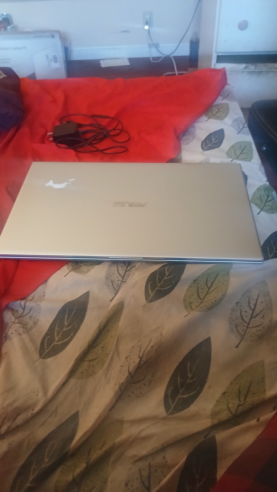Asus Vivobook 17, AMD Ryzen 3 3250U with radeon graphics, 8gb RAM, 238gb storage