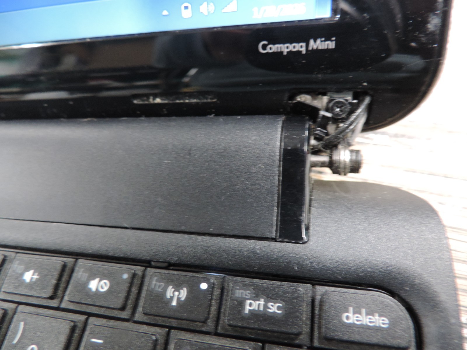 HP Compaq Mini CQ10-600 10.1” Intel Atom 1.66GHz Laptop WINDOWS 7 OEM