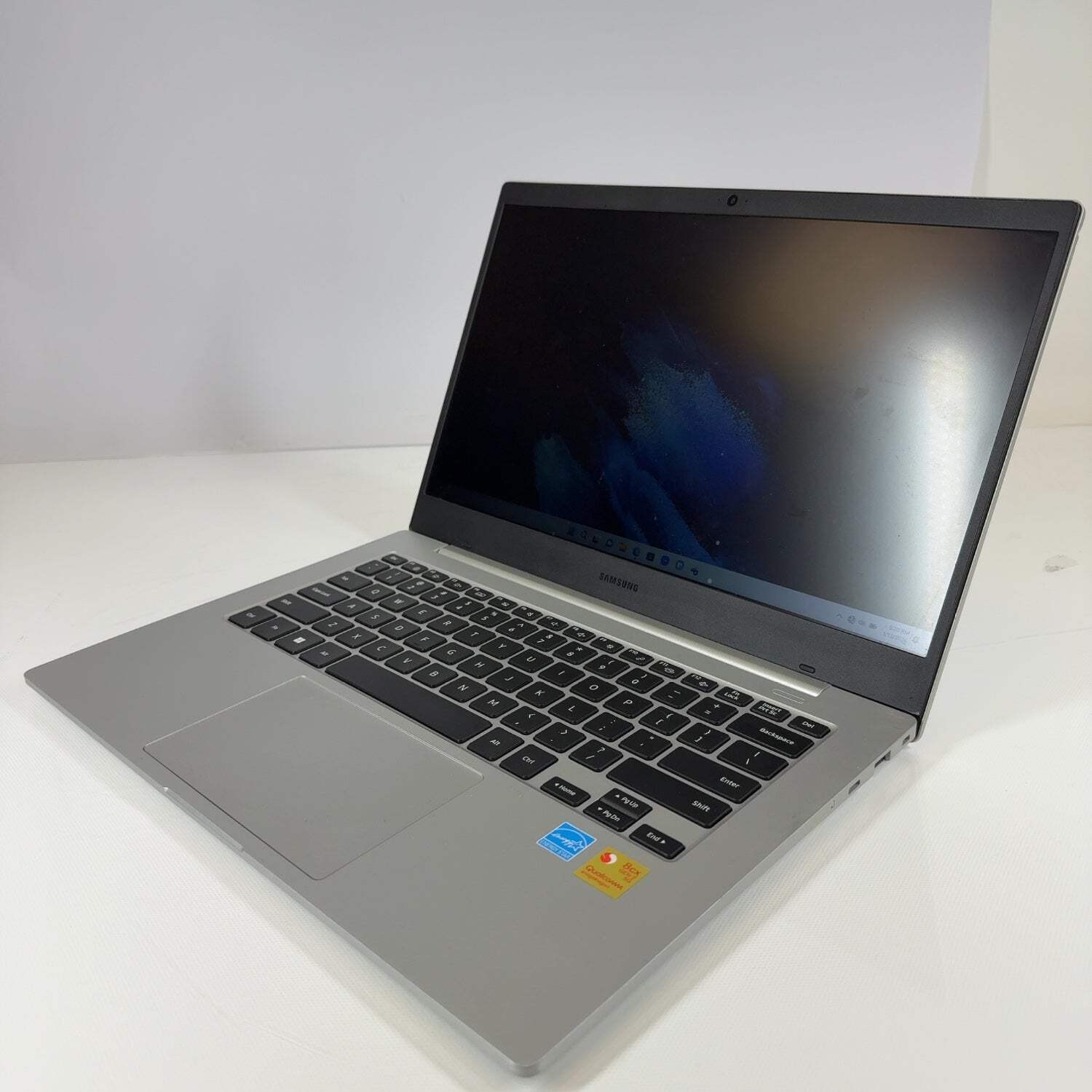 Samsung Galaxy Book NP545XLA 14″ Snapdragon 7c 3.15 4GB RAM 128GB SSD