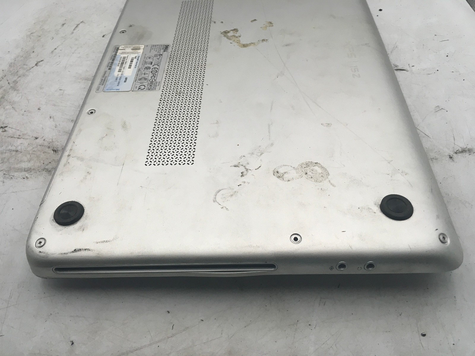 DELL XPS 152 – FOR PARTS/BAD LCD – INTEL i7-2620M – NO RAM – 15″ – READ DESC -BB