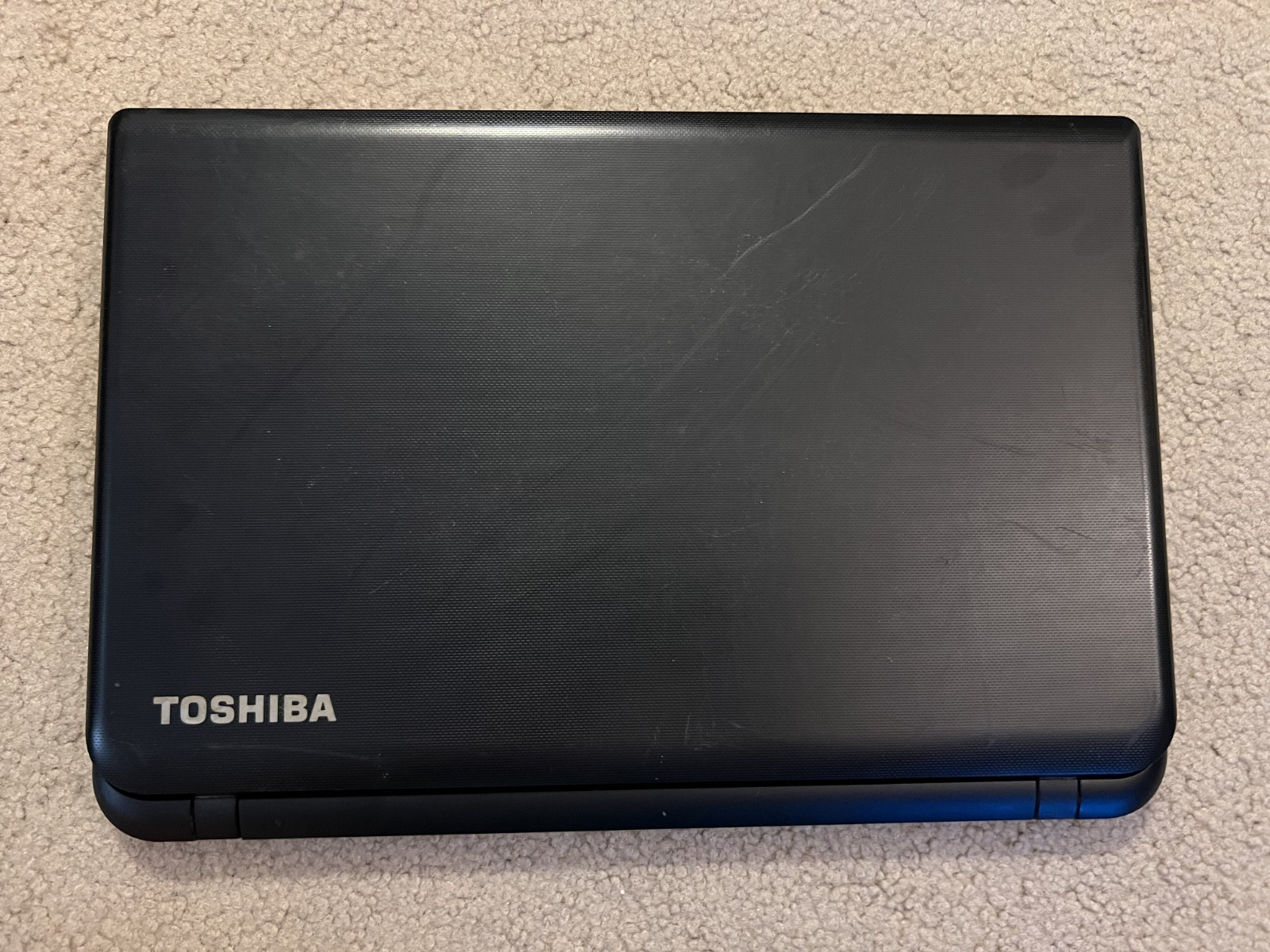(READ!) Toshiba Satellite C55-B5362: Core i3-4005U @1.70GHz, 8Gb DDR3, 256Gb SSD