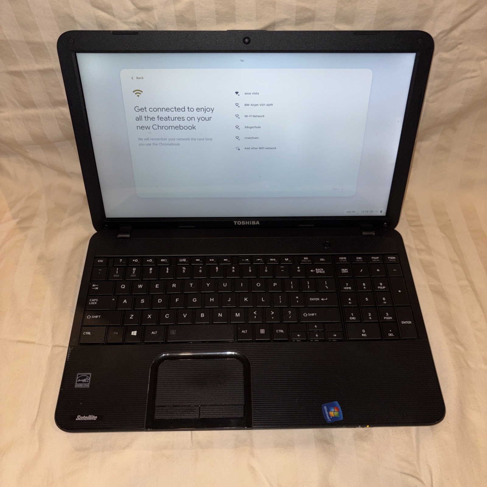 tosiba satellite c855-s5233 15.6″ Notebook – Celeron 1.70 Ghz, 16 GB, 240 GB