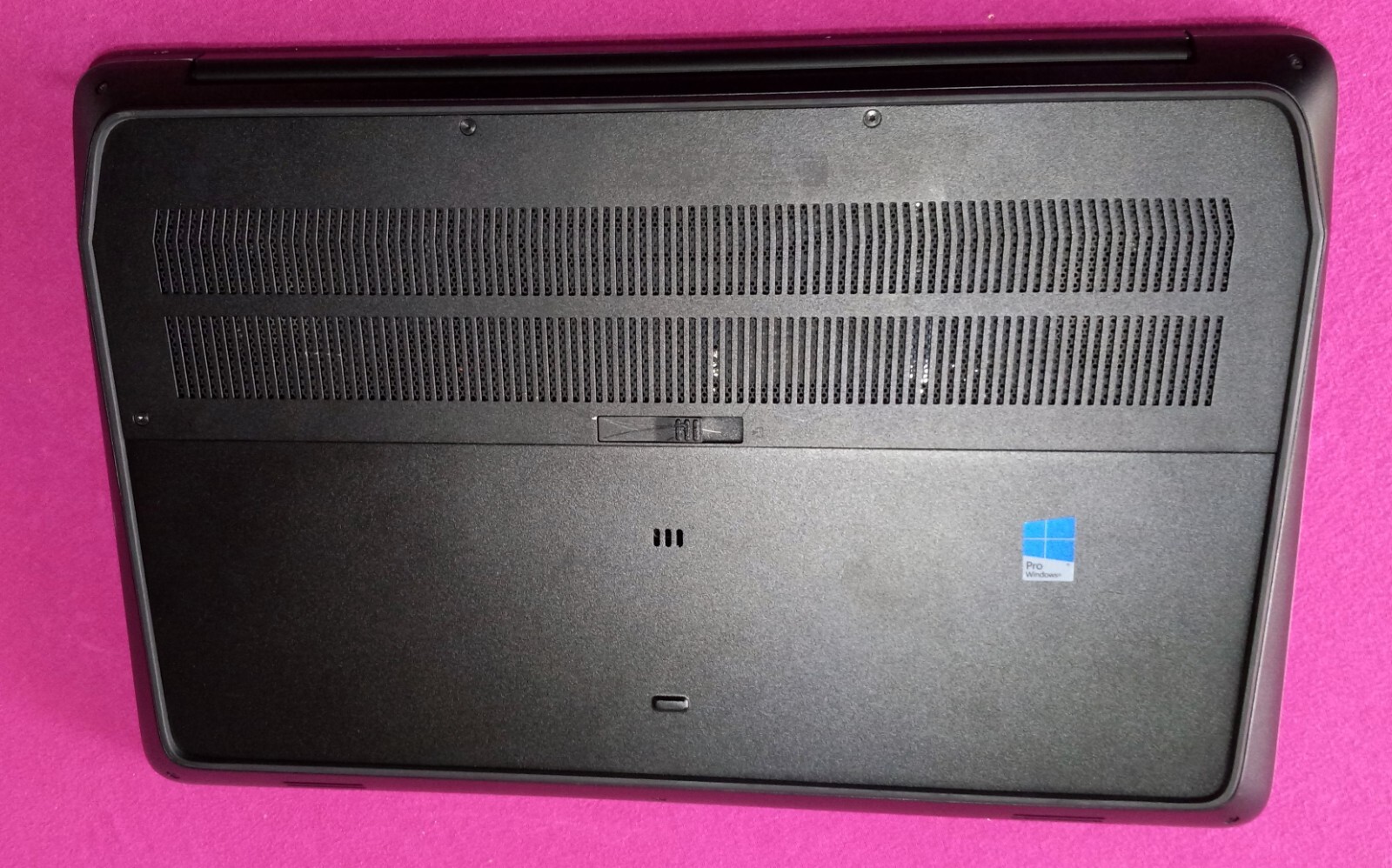HP ZBook 17 G4 laptop I7-7820HQ 2.9-3.9Ghz 16GB ram 512GB NVIDIA “P5000” AX200
