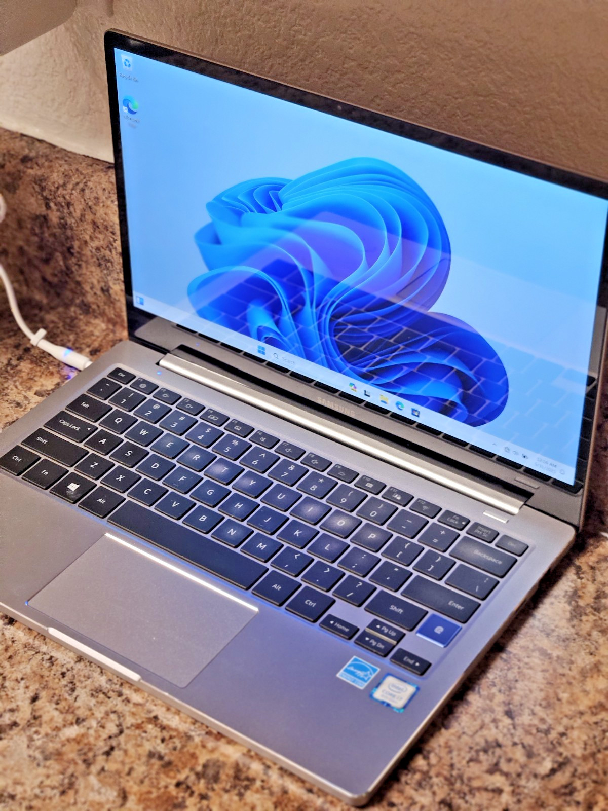 Samsung Notebook 7 w/ charger 13.3” 16GB RAM 512GB SSD NP730XBE *See Description