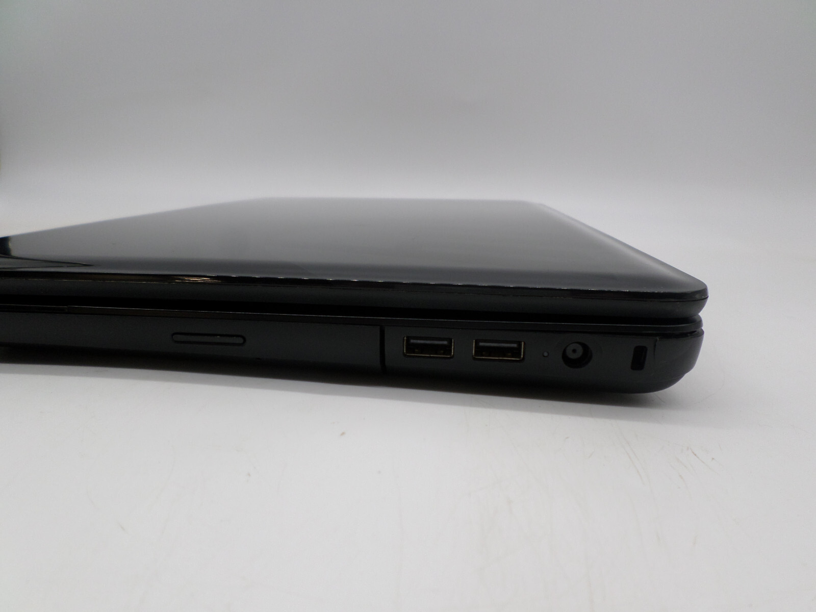 HP 2000-2c29WM D1E81UA – AMD E2-1800, No RAM, No Battery, No HDD – POSTS