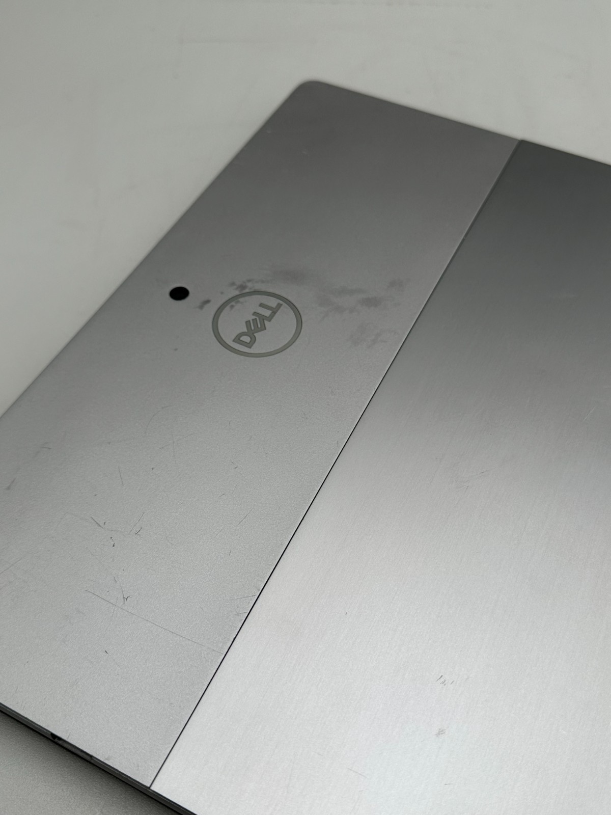 Dell Latitude 7210 2-n-1 Tablet ONLY 14″ i7-10810U 256GB SSD 16GB DDR4 Silver C