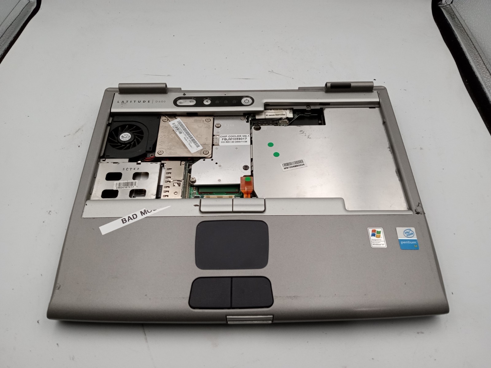 Dell Latitude D600 14″ Laptop Intel Pentium – PARTS/REPAIR – BAD TOUCHPAD -RR
