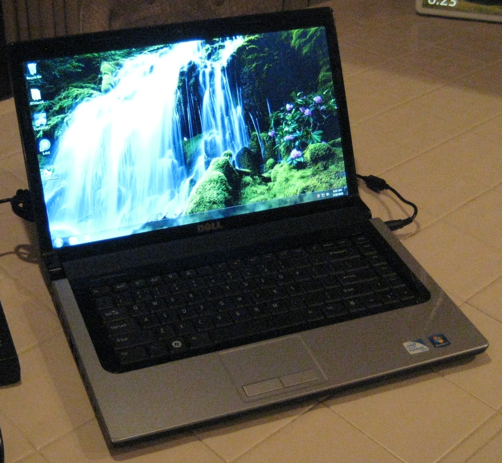 Dell Studio 1555 Laptop Pentium Dual-Core@2.2GHz, 2GB RAM, 500GB HDD, Win 7 Home