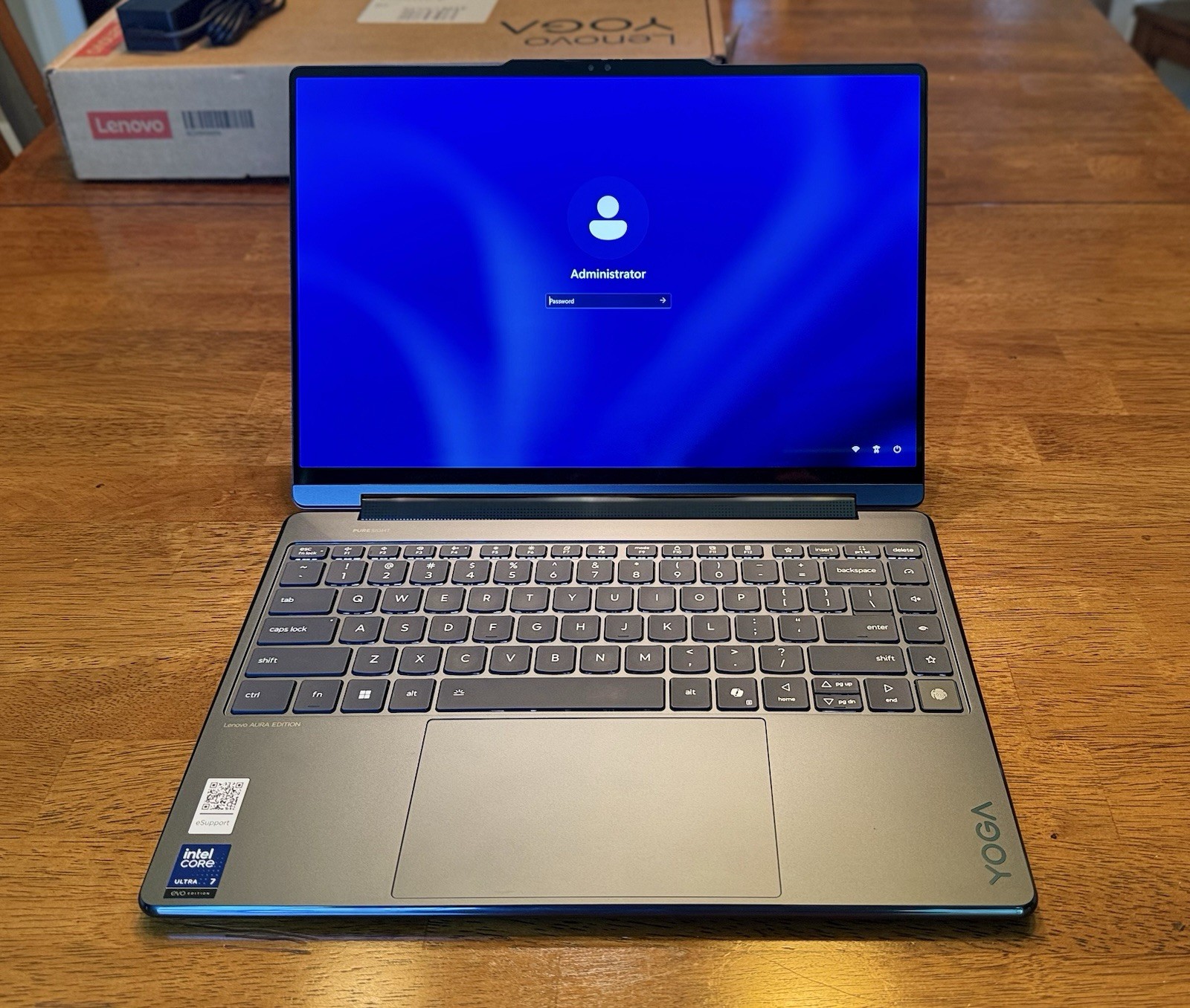 Lenovo Yoga 9 14ILL10 2-in-1 OLED Touchscreen 14” Core Ultra 7 32GB 1TB Blue
