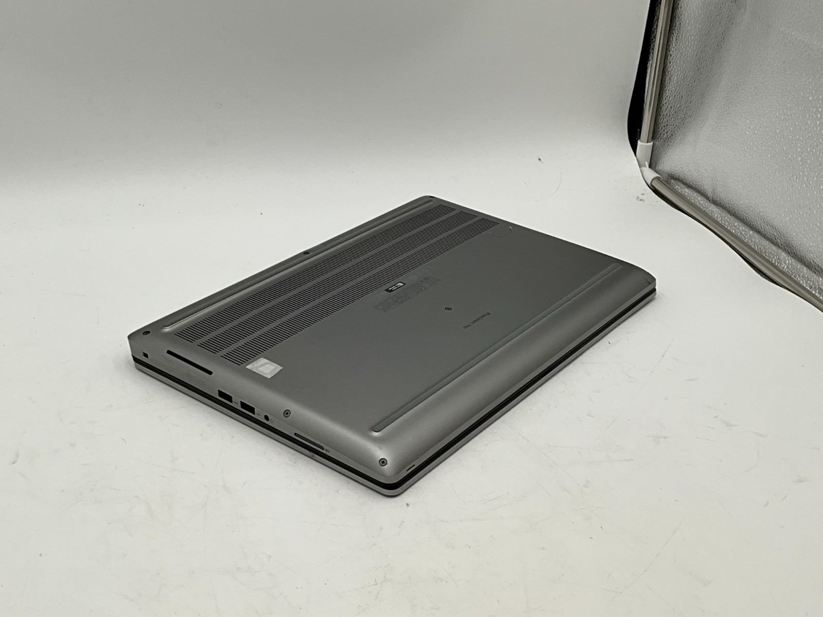 DELL Precision 7560 i7-11850H 2.50g 64GB 1tb T1200 15.6″ WIN11 Laptop FJDF2J3