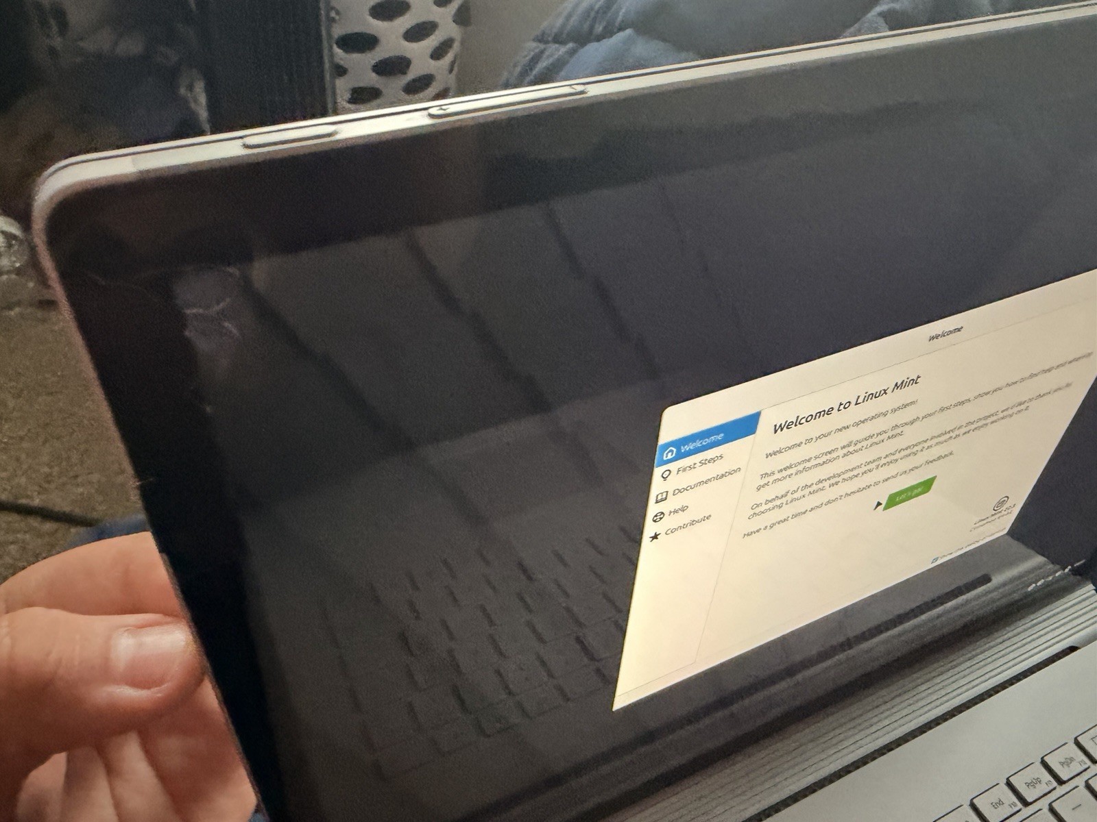 Surface Book 2 15inch 4K GTX 1060 Gpu Issue, No Wifi Cracked Screen LINUX MINT