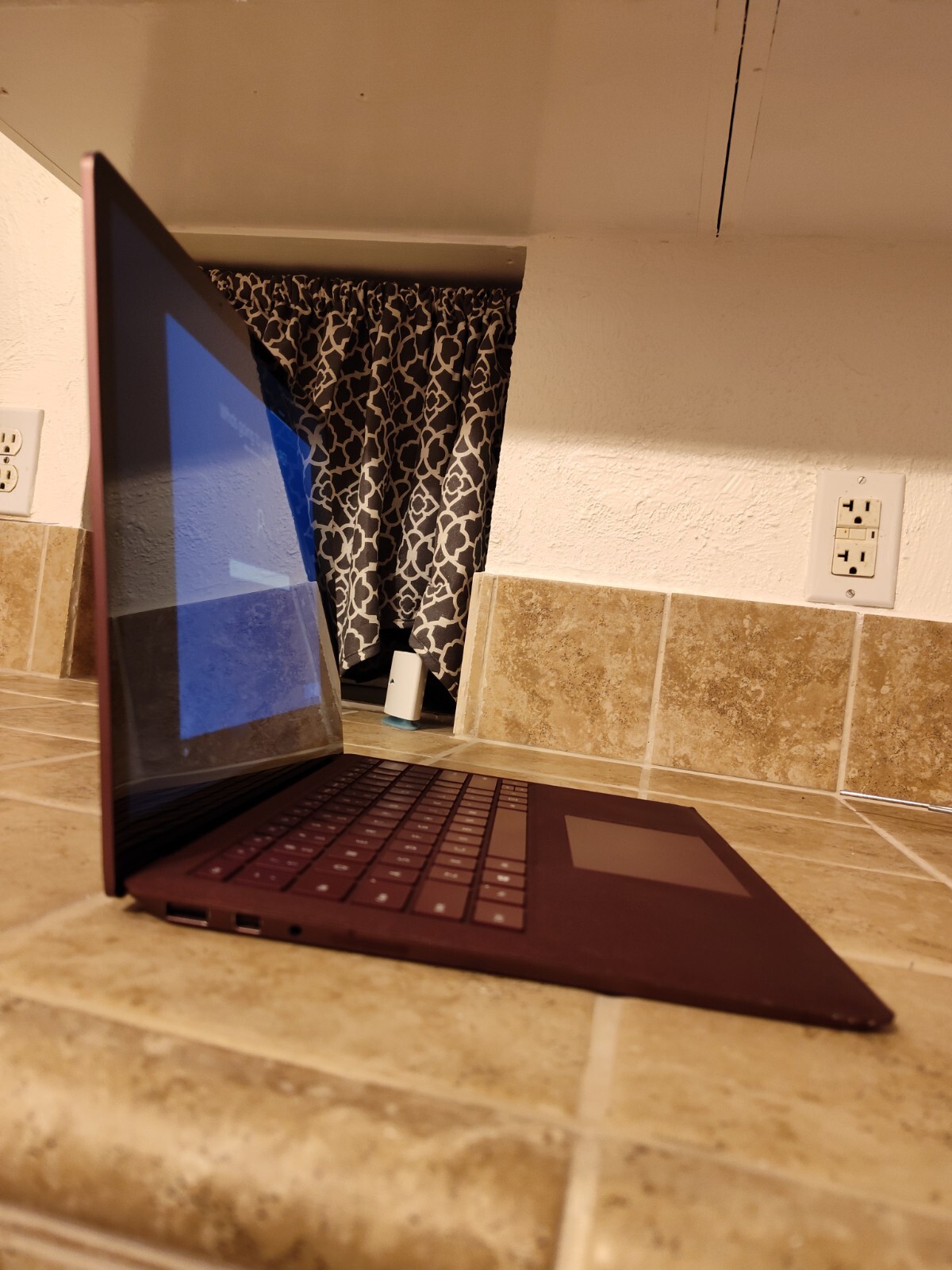 Microsoft Surface 13.5″ (Intel Core i5 7th Gen., 2.60GHz, 8GB RAM, 256GB SSD)…