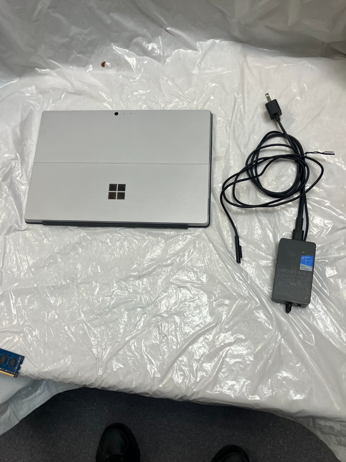 MICROSOFT SURFACE PRO 5 1796 i7-7660U @ 2.5GHz, 16GB RAM, 512GB SSD, WIN 10 PRO