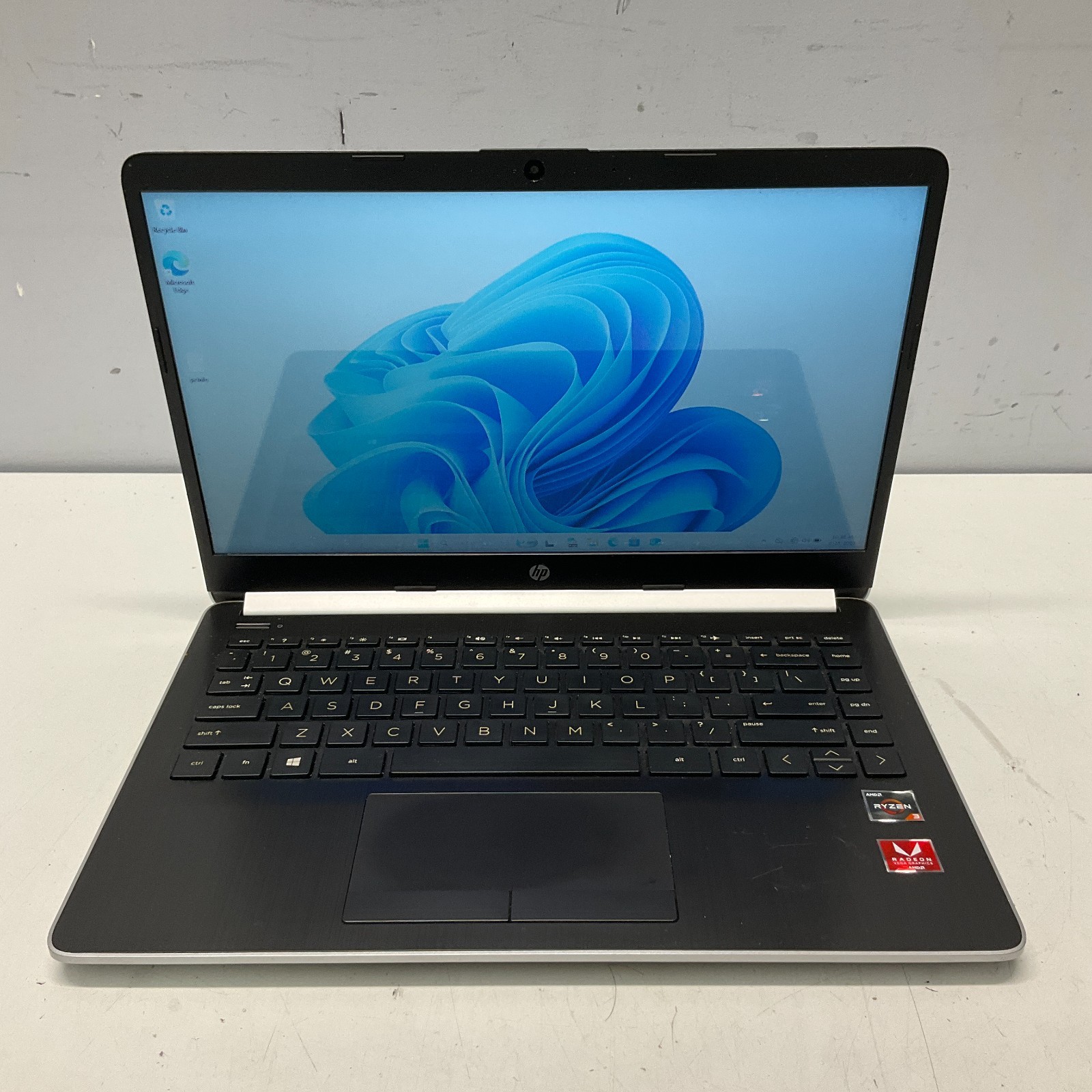 HP Laptop 14-dk0022wm Laptop AMD Ryzen 3 3200U 4GB 128GB SSD Windows 11 Pro