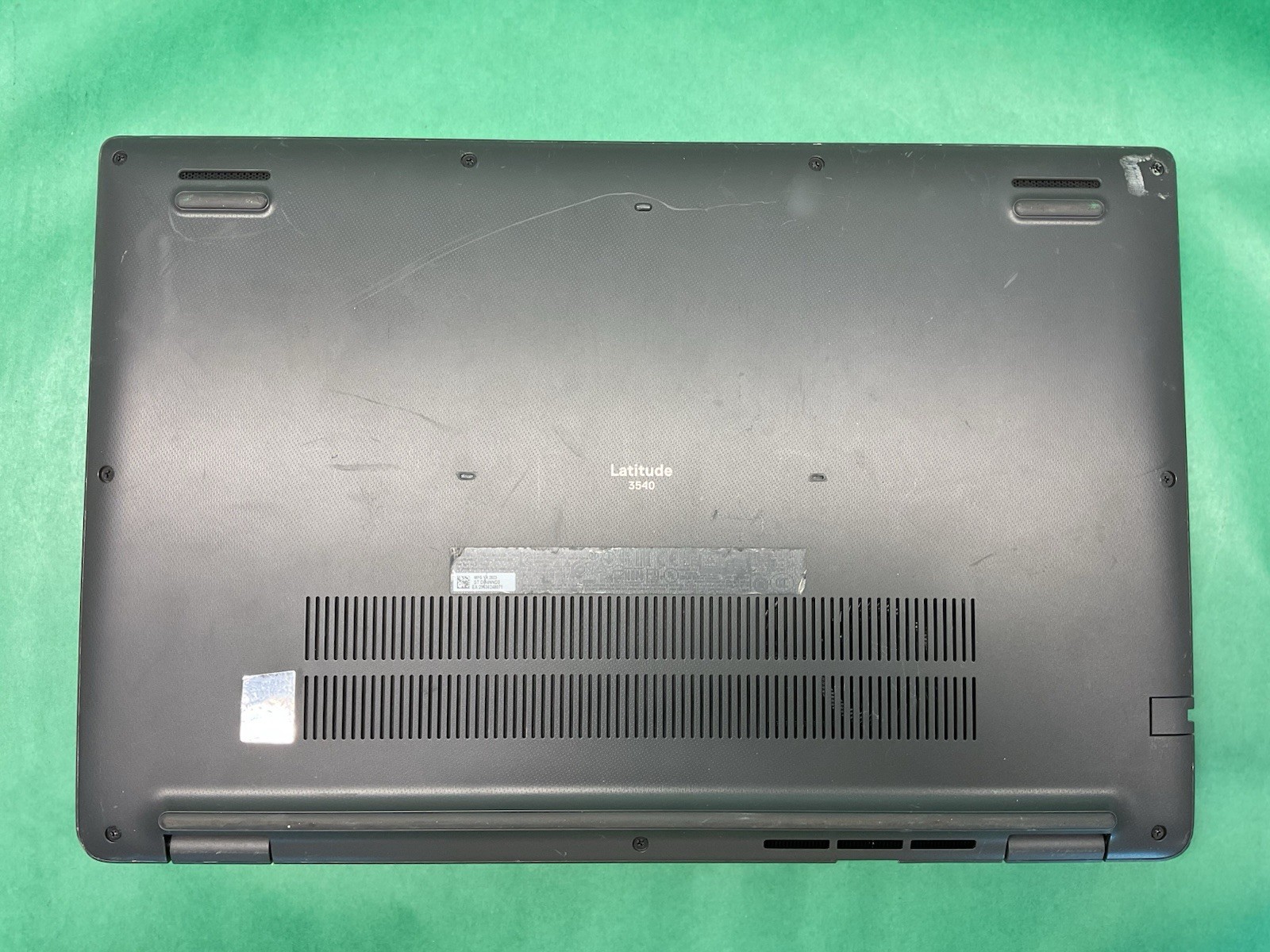 DELL Latitude 3540 15.6 HD – Powers On – NO HARD DRIVE- Untested