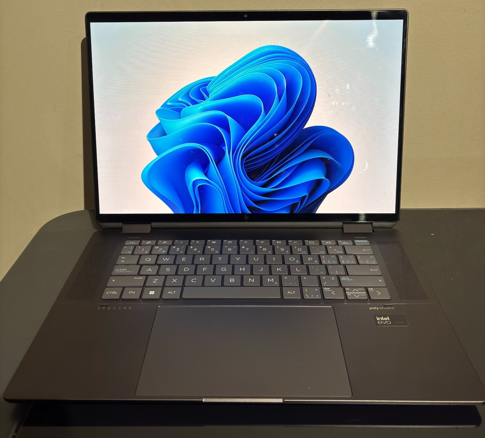 Like New | HP Spectre x360 16″, Ultra 7, 32GB RAM, 1TB SSD, OLED Touchscreen