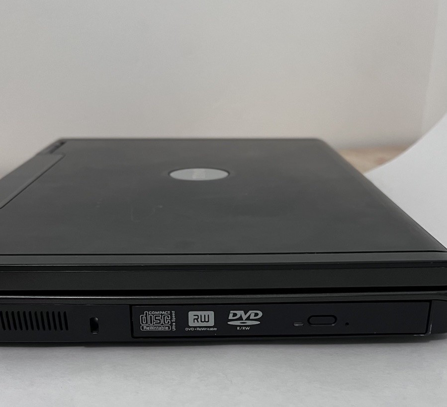 Dell Vostro 1000 15.4″ Laptop Windows XP Athlon 64 1.9GHz 2GB 120GB