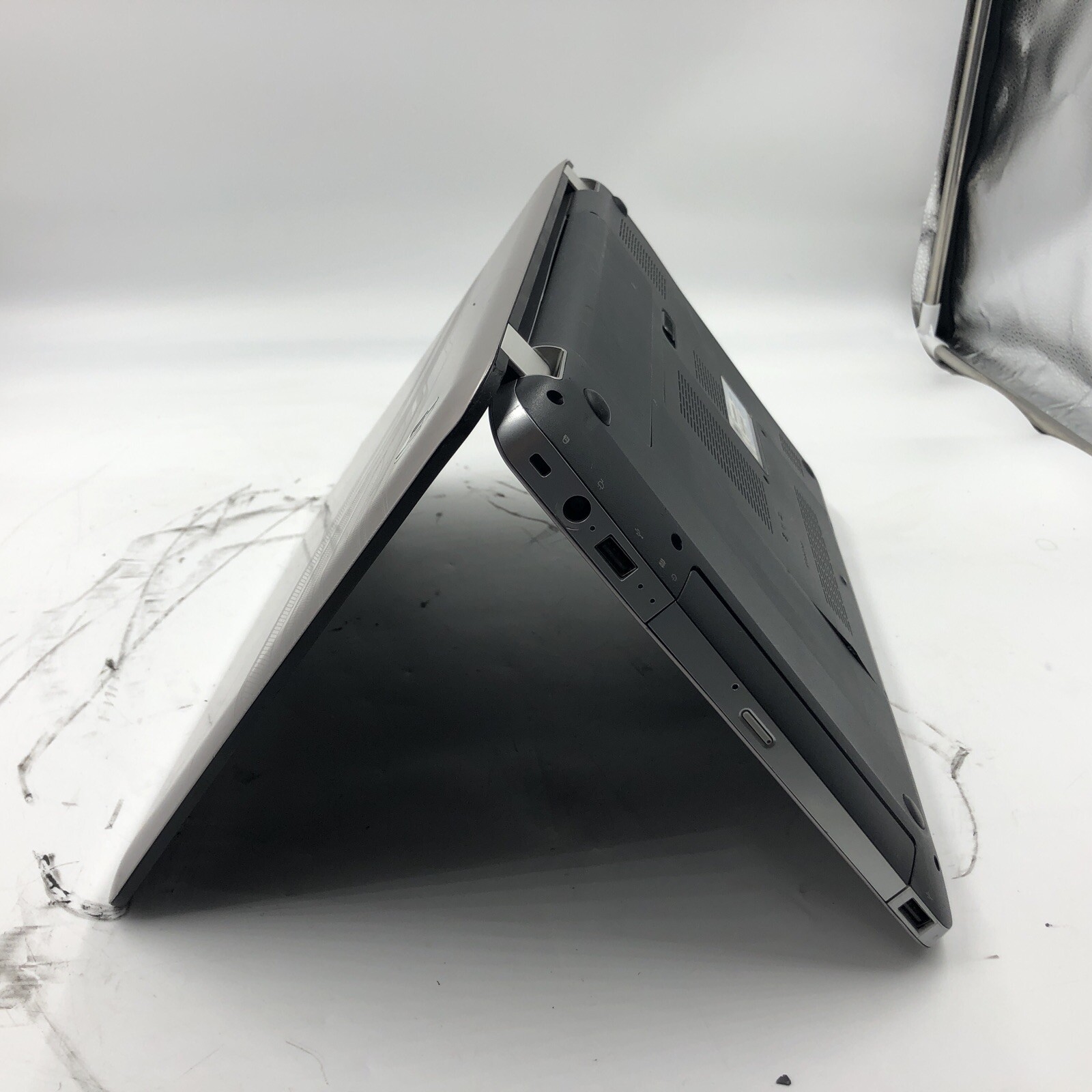 HP Pavilion DV6 Laptop i3-M350 2.27GHz 4GB RAM NO HDD/OS/Caddy Missing Screws