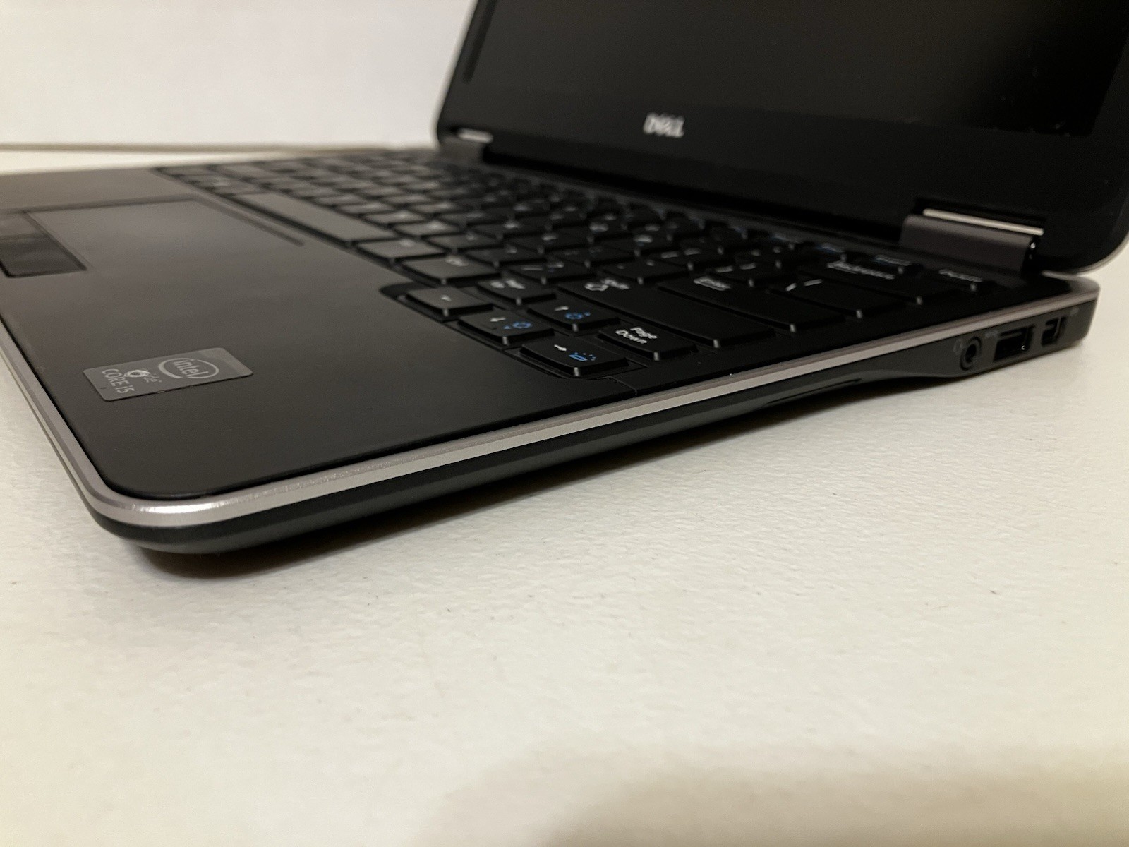 DELL LATITUDE E7240 Laptop i5-4300U 8 GB 256GB SSD *Dual-Boot* Win10 Pro Linux