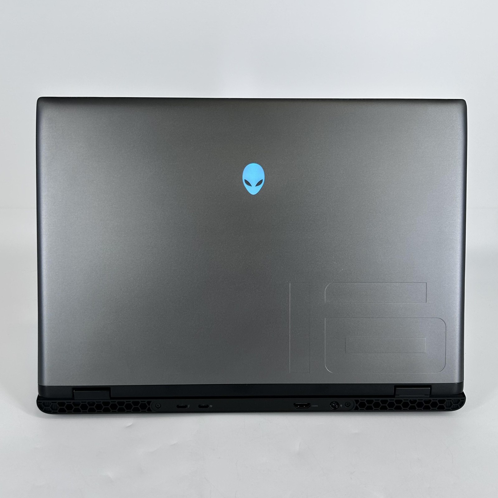 Dell Alienware M16 R2 240Hz QHD+ 2.5 GHz Ultra 9 185H 32GB 1TB SSD RTX 4070 Good