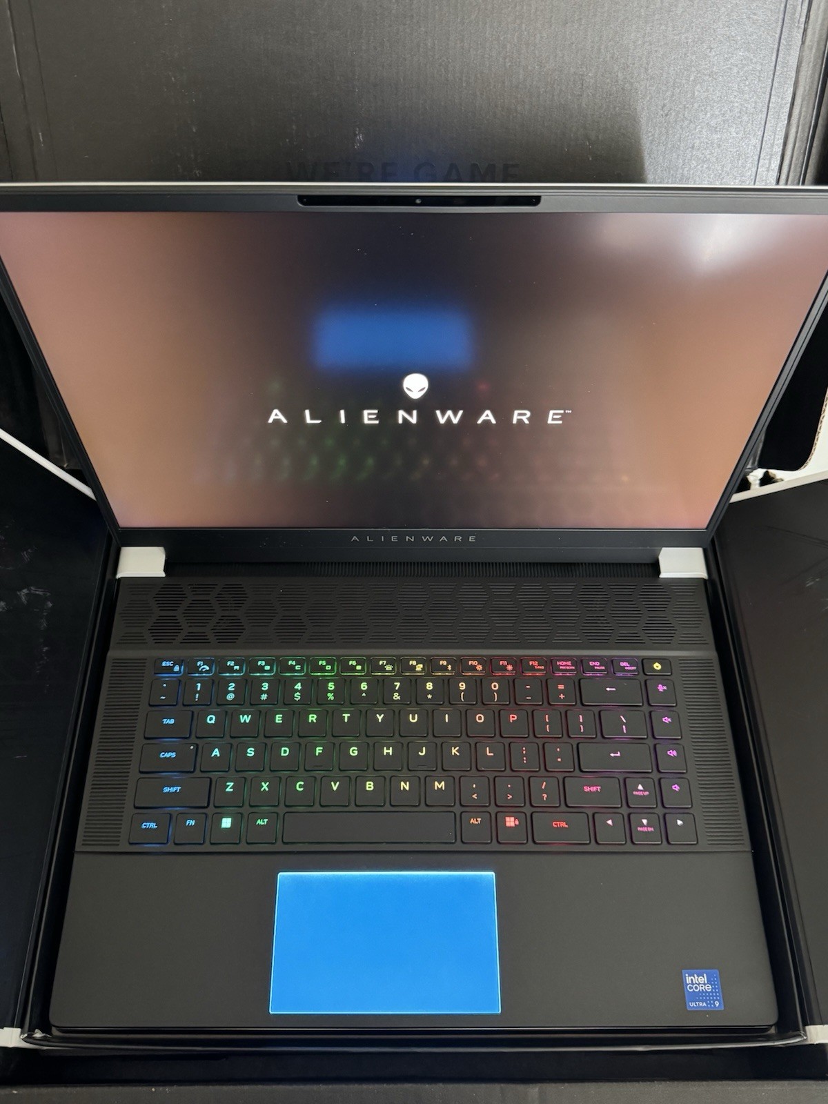 Alienware X16 R2 Silver 240Hz QHD+ 2.3 GHz Ultra 9 185H 32GB 1TB SSD RTX 4080