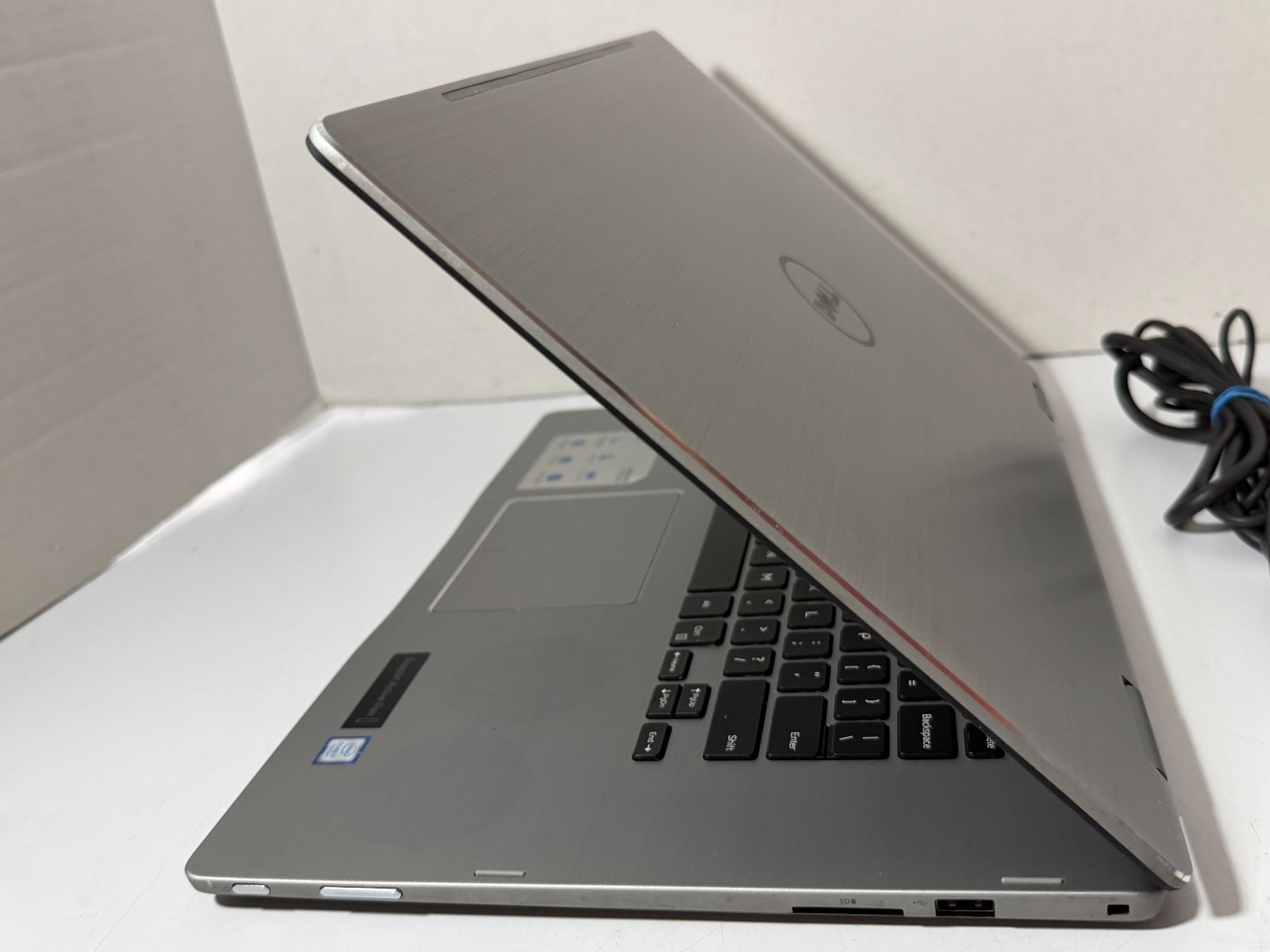 Dell Inspiron 7579 Laptop 2-in-1 Touch 15.6″ i7-7500U 8GB RAM 512GB SSD Win11H
