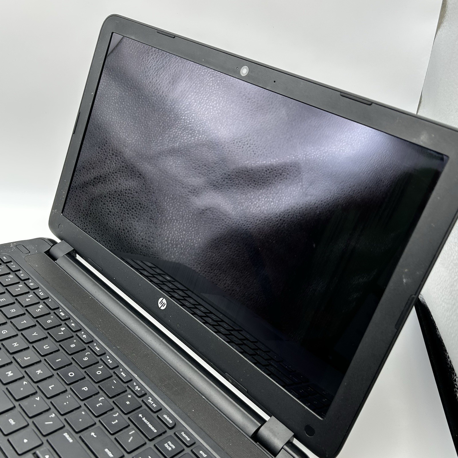 HP Notebook 15-f211wm Black 15.6″ Touchscreen Built-in Webcam Laptop – FOR PARTS