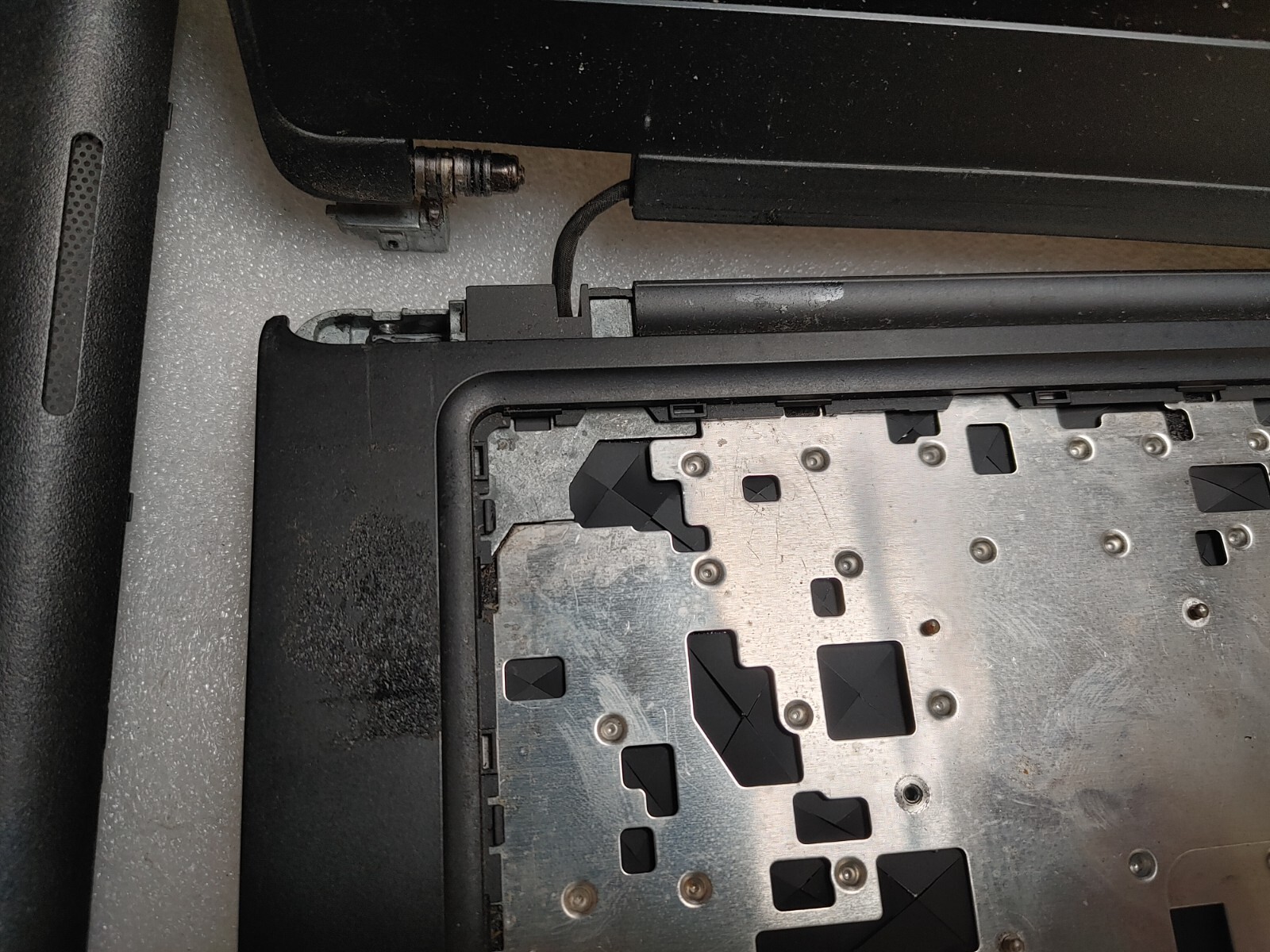 Dell Latitude 5480 Core i5-7440HQ@2.80GHz , NO RAM ,NO HD ( Selling Motherboard)