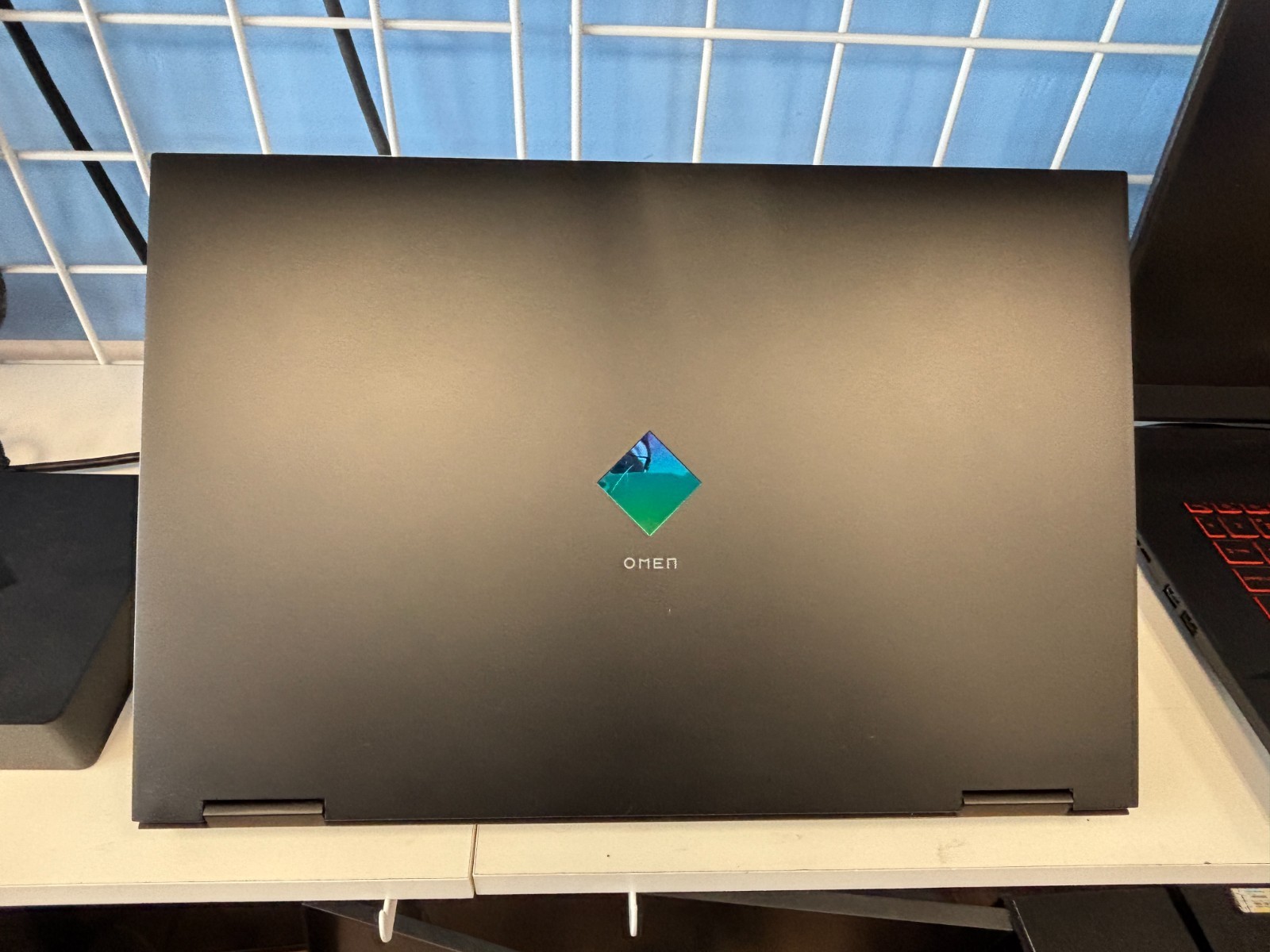 HP OMEN 17-cm2047nr i7-13700HX RTX 4070 GPU 16GB RAM 1TB SSD