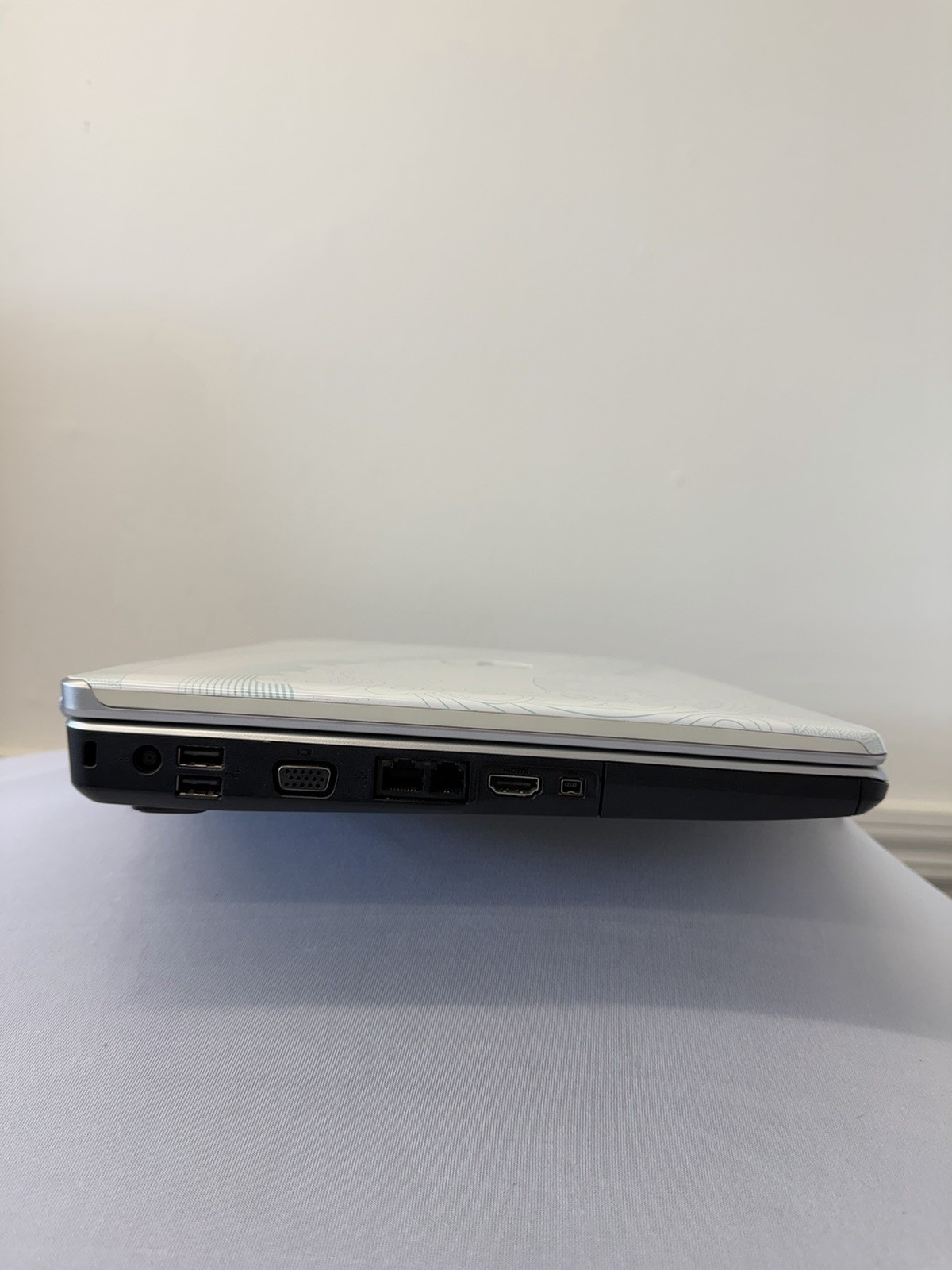Dell Inspiron 1525 Laptop – Good Screen – Intel Duo 06FD – RAM 4GB – Read Des