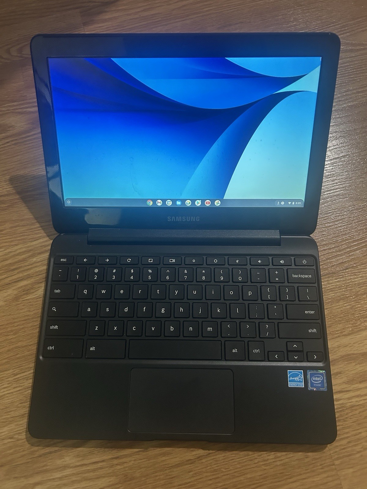 Chromebook Laptop Unused comes with original charger can run gta 5 at 40 fps