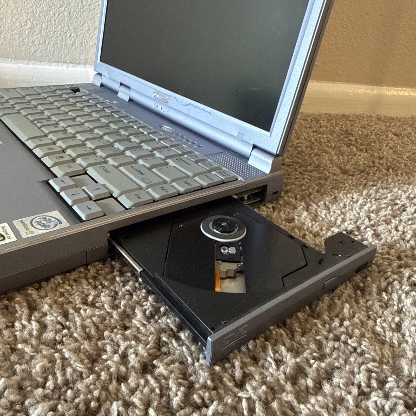 Vintage KDS Valiant 681DHB Laptop Pentium III 800MHz 30GB 64MB RAM P/Repair