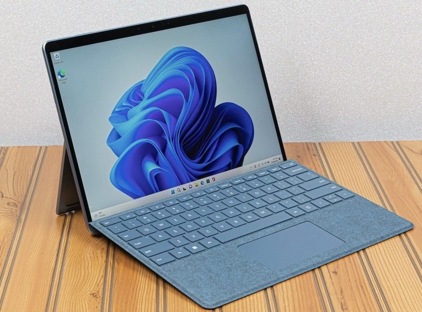 Surface Pro 9 – Graphite, 12th Gen Intel® Core™ i7, WiFi, 16GB RAM,512GB SSD